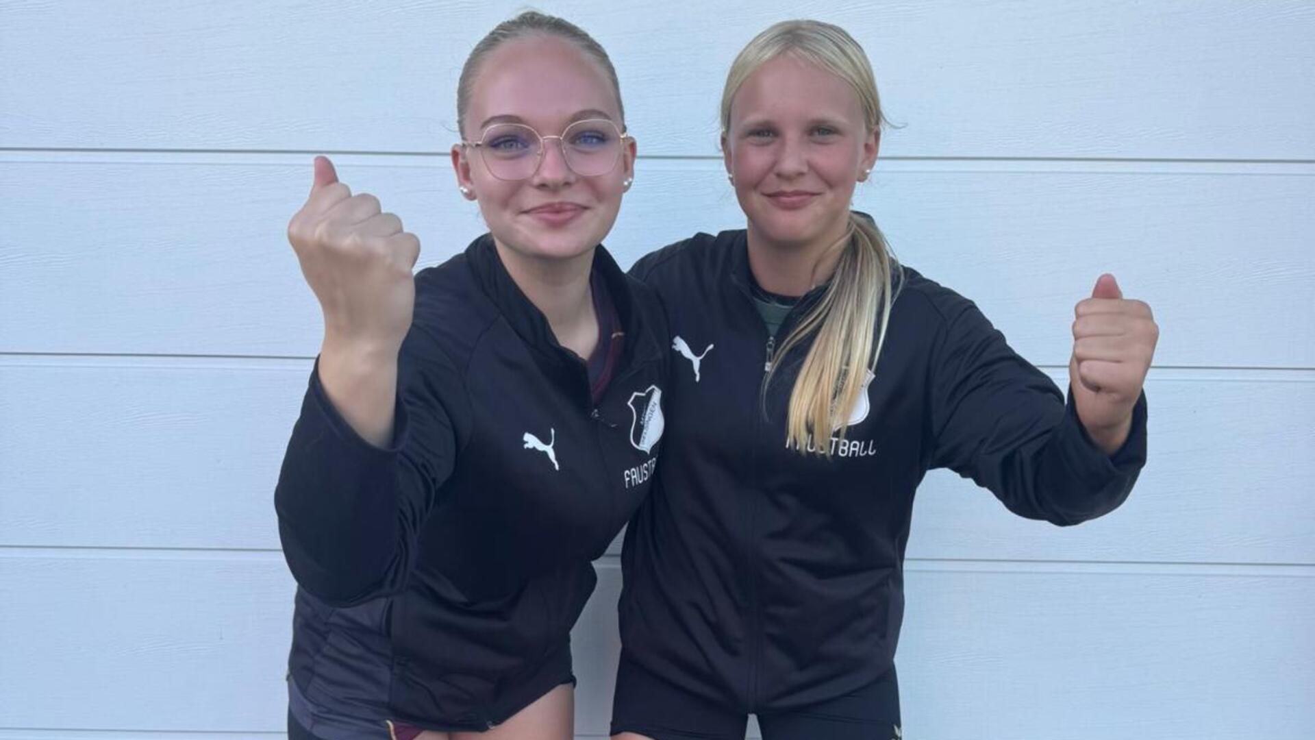 Die Selsinger Nachwuchs-Faustballerinnen Elain Werger (links) und Aliah Petri nahmen am Landeslehrgang in Empelde teil.