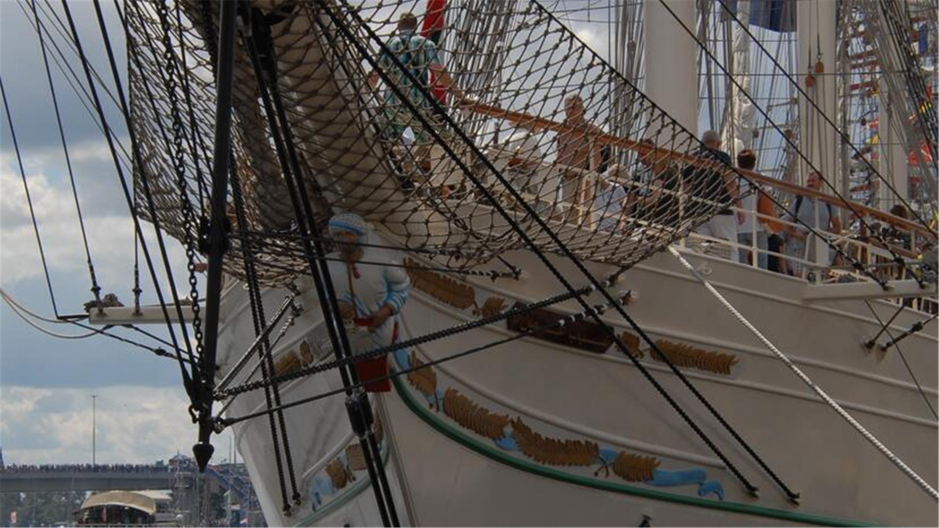 Ein Schiff.