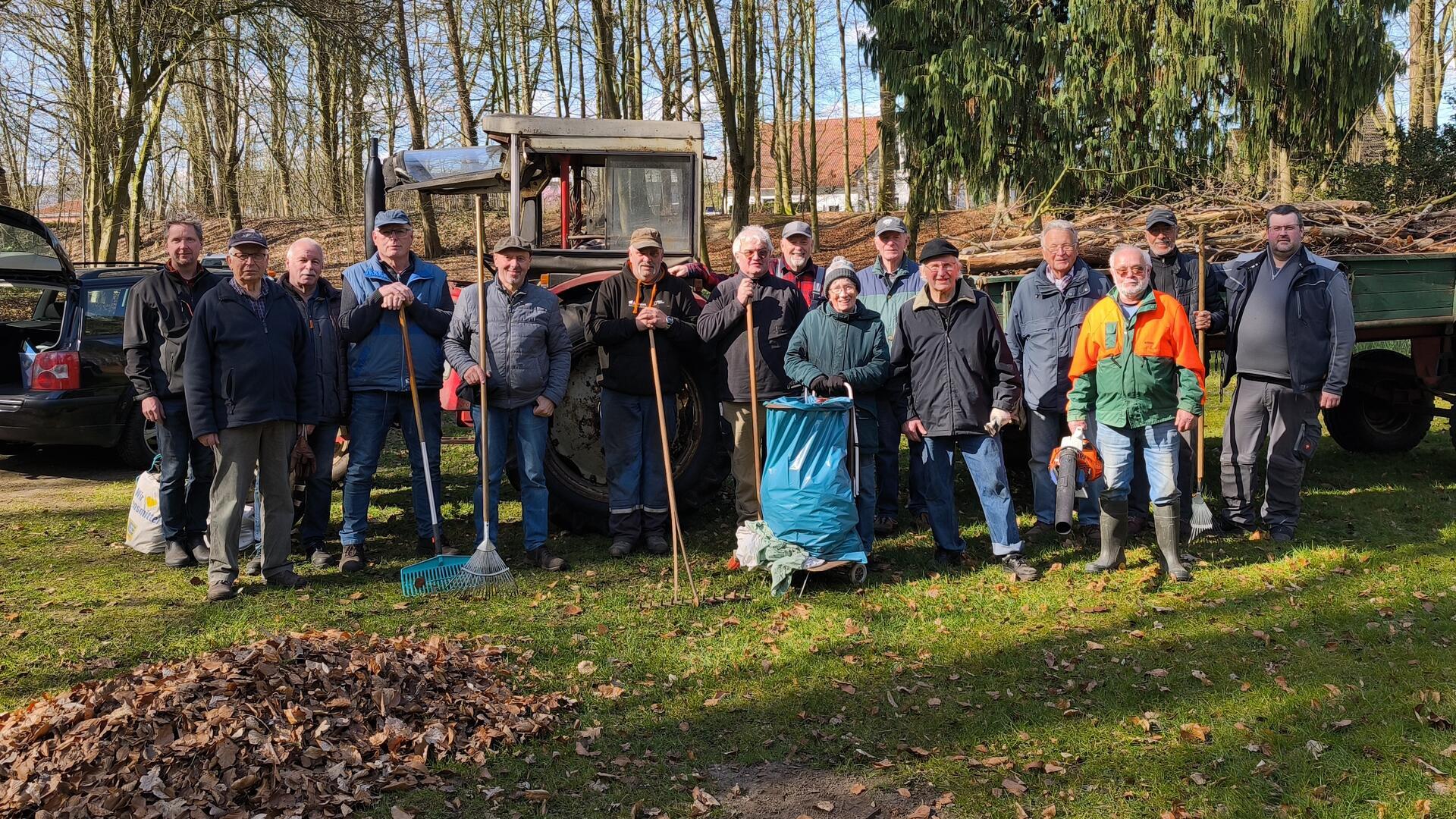Die "Steen-Eeker" brachten traditionell den Bürgerpark auf Vordermann.