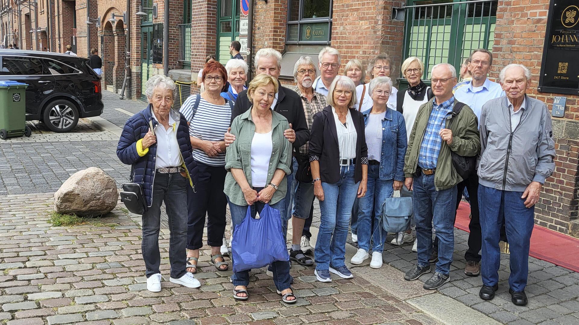 Die Tagesausflügler des Bremervörder Aktiv-Treffs besuchten in Hamburg eine Patisserie in der Speicherstadt und das Port de Lumières im Überseequartier.