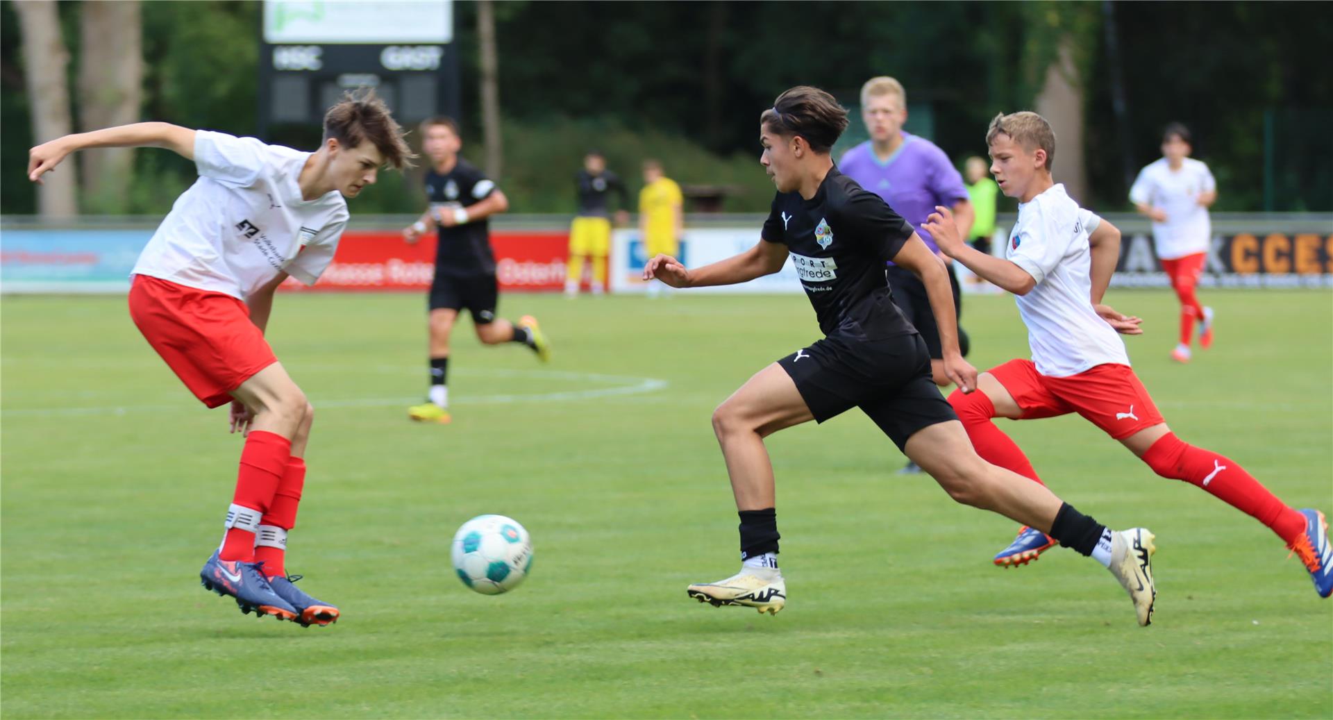 Die U15 von A/O/B/H/Heeslingen empfängt Tabellenführer Oldenburg im Waldstadion.