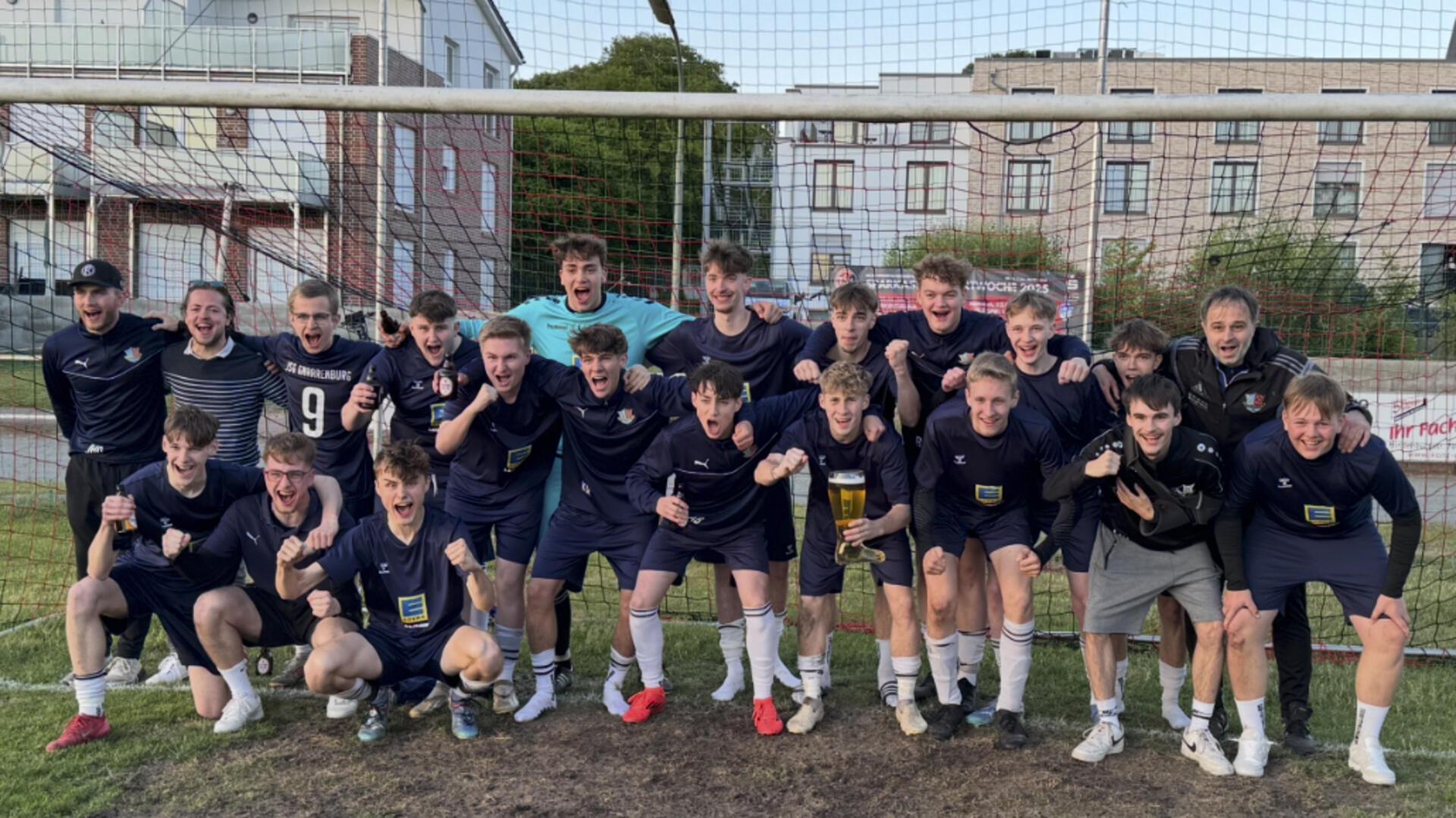 Die U19-Fußballer der JSG Gnarrenburg freuen sich über den Kreismeistertitel.