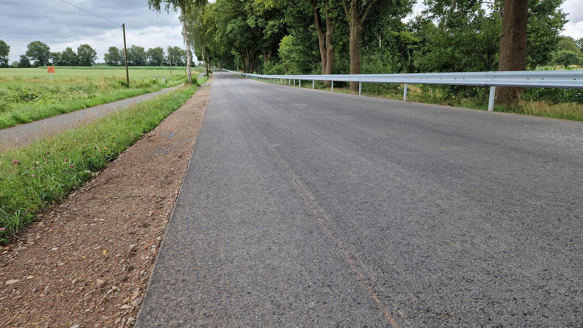 Die ausgebaute Kreisstraße zwischen Hepstedt und Kirchtimke hat es in sich: Kommen sich zwei große Fahrzeuge entgegen, wird es eng.