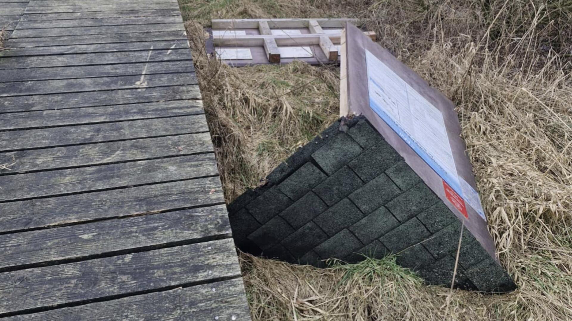 Die blinde Zerstörungswut hat massive Schäden im Otterbiotop in Lunestedt hinterlassen. Die Polizei ermittelt.