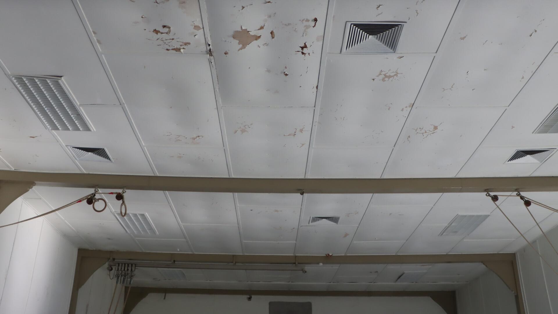 Die Decke einer Halle.