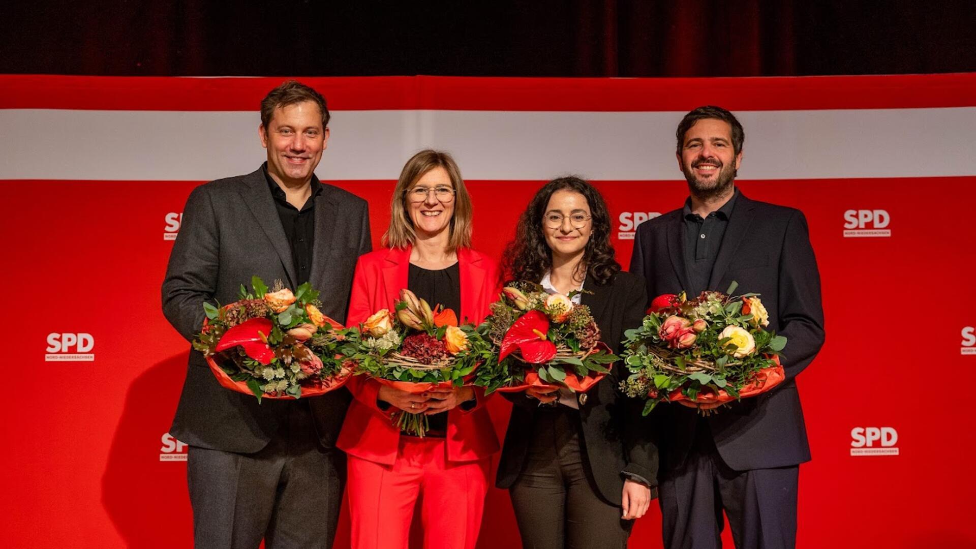 Die einstimmig nominierten SPD-Kandidatinnen und Kandidaten: Lars Klingbeil (von links), Frauke Langen, Özge Kadah und Daniel Schneider.