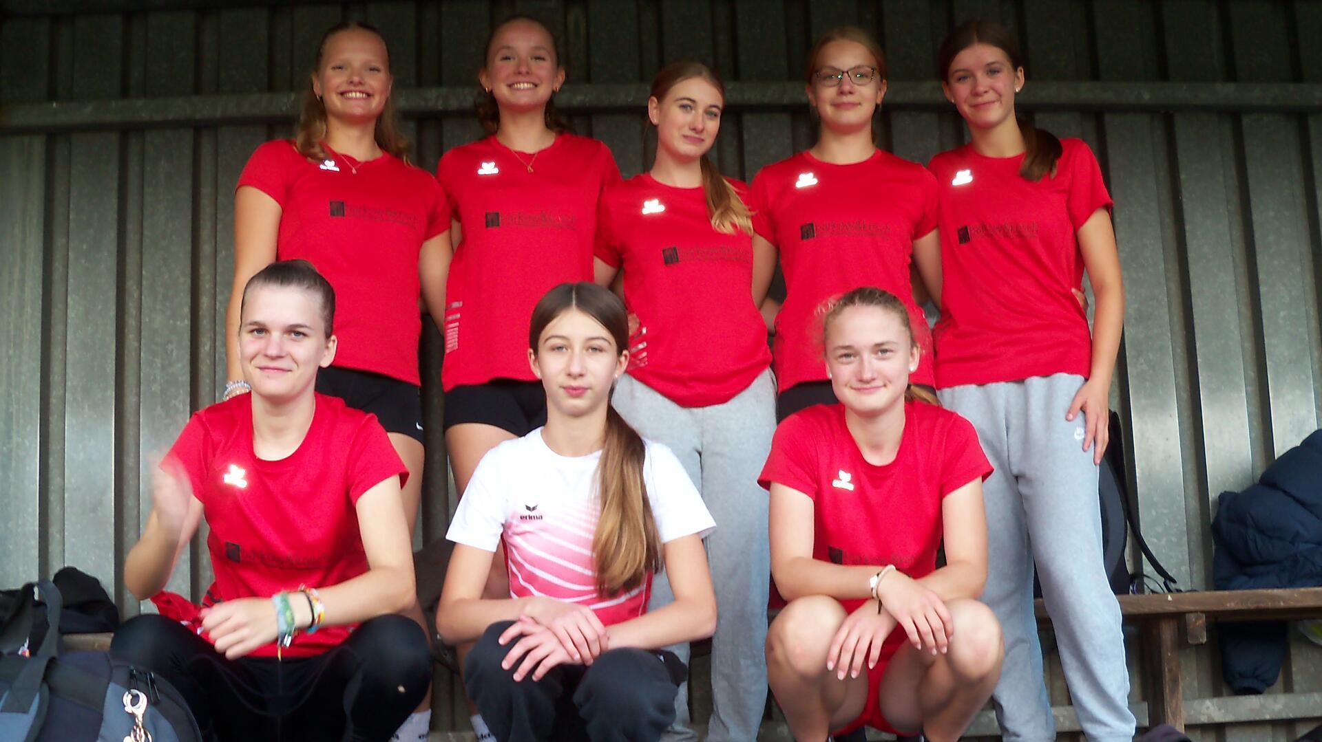 Die erfolgreichen Athletinnen des TSV Bremervörde: hintere Reihe von links: Stine und Rieke Wittich, Tamia Kett, Marit Hinck, Mina Kosch; vordere Reihe: Thale Haxsen, Hedi Kosch und Lahja Diekmann. Es fehlt Pia Schloh.