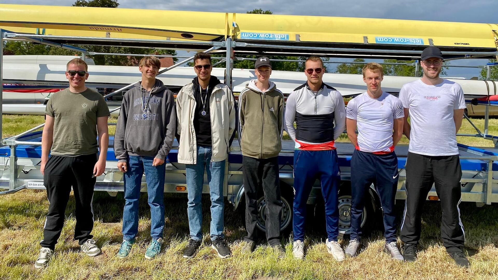 Die erfolgreichen TSV-Ruderer: (von links) Joscha Thomann, Yohannes Himmert, Deniz Akyürek, Ruben Matthes, Jan Bösch, Ben Müller und Simon Stelljes.