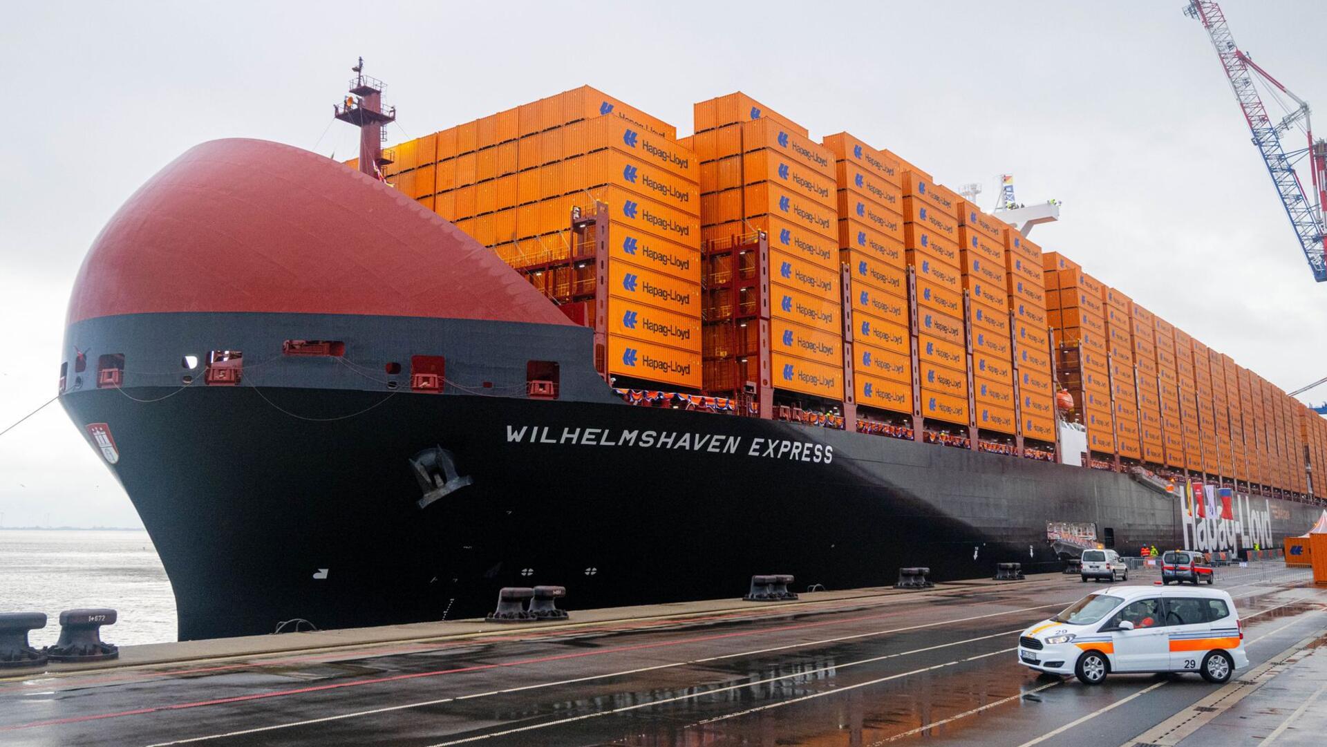Containerschiff an der Kaje. 