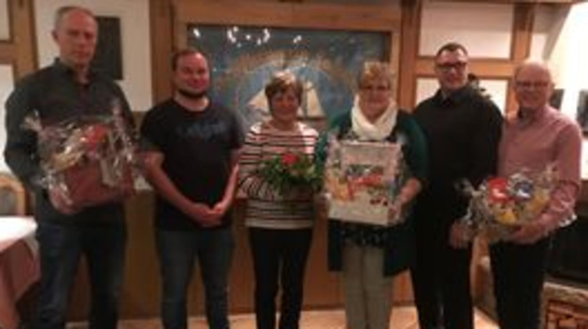 Die gewählten und geehrten Mitglieder des Heimatvereins Iselersheim: (von links) Rolf Hellmers, Hannes Potschka, Annemarie Buck, Silke Buck, Pierre Eckhoff und Hermann Röttjer.