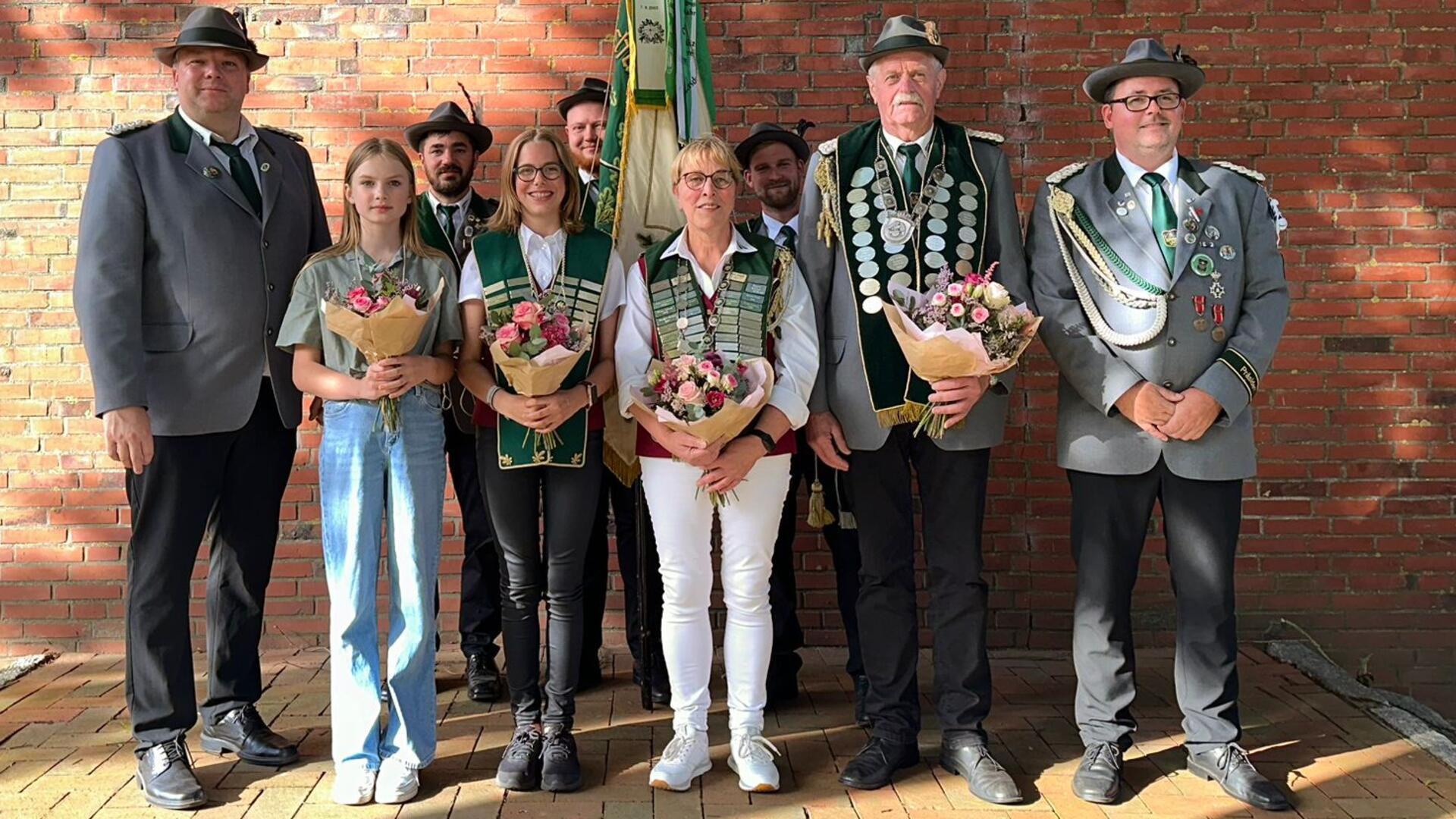 Margitta Hansen und Helmut Hansen regieren Alfstedter Schützenvolk Die neuen Majestäten des Schützenvereins Alfstedt.
