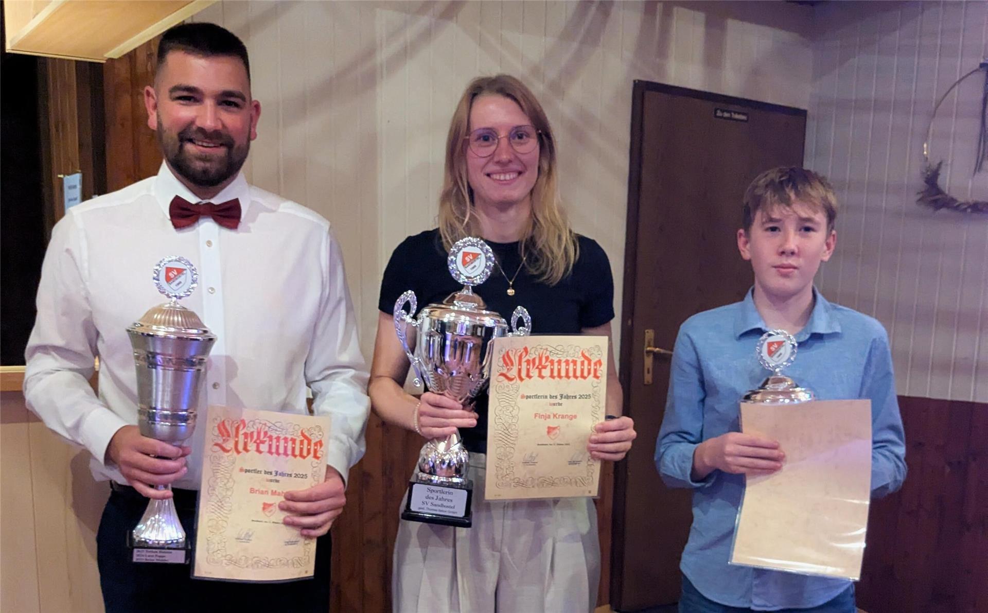Die neuen Sandbosteler Einzelsportler des Jahres: (von links) Brian Mahler, Finja Krange und Jannis Rauhöft.