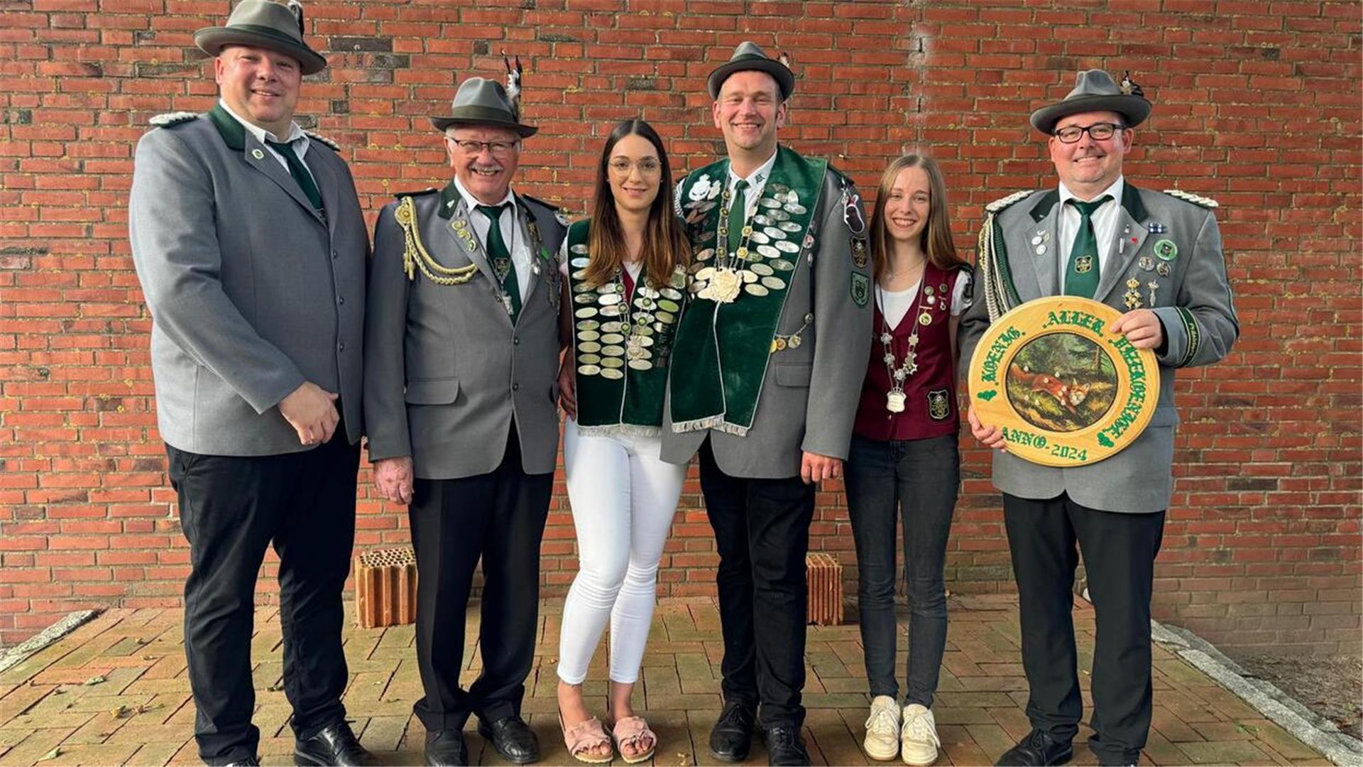 Jan Söhl und Lea Müller neue Vizemajestäten Die neuen Vizemajestäten des Alfstedter Schützenvereins wurden am Wochenende proklamiert.