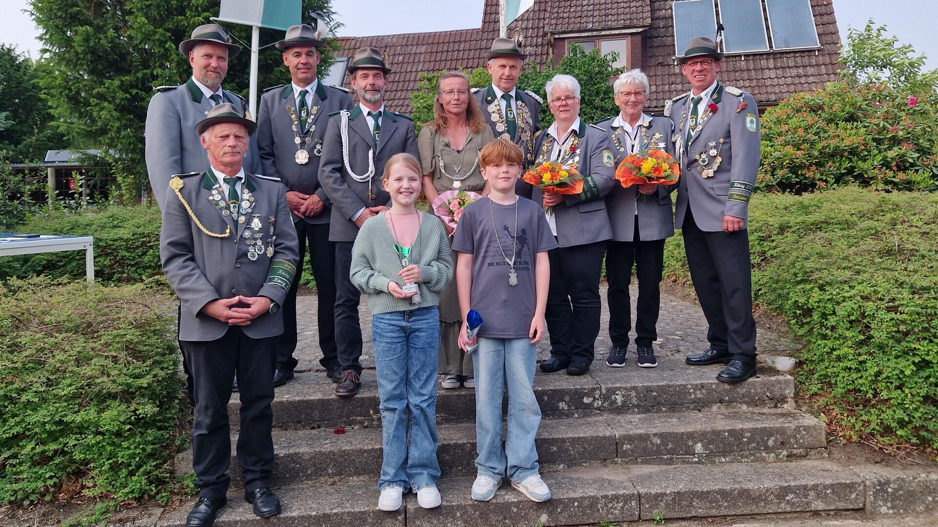 Die neuen Würdenträger des Schützenvereins Barchel.