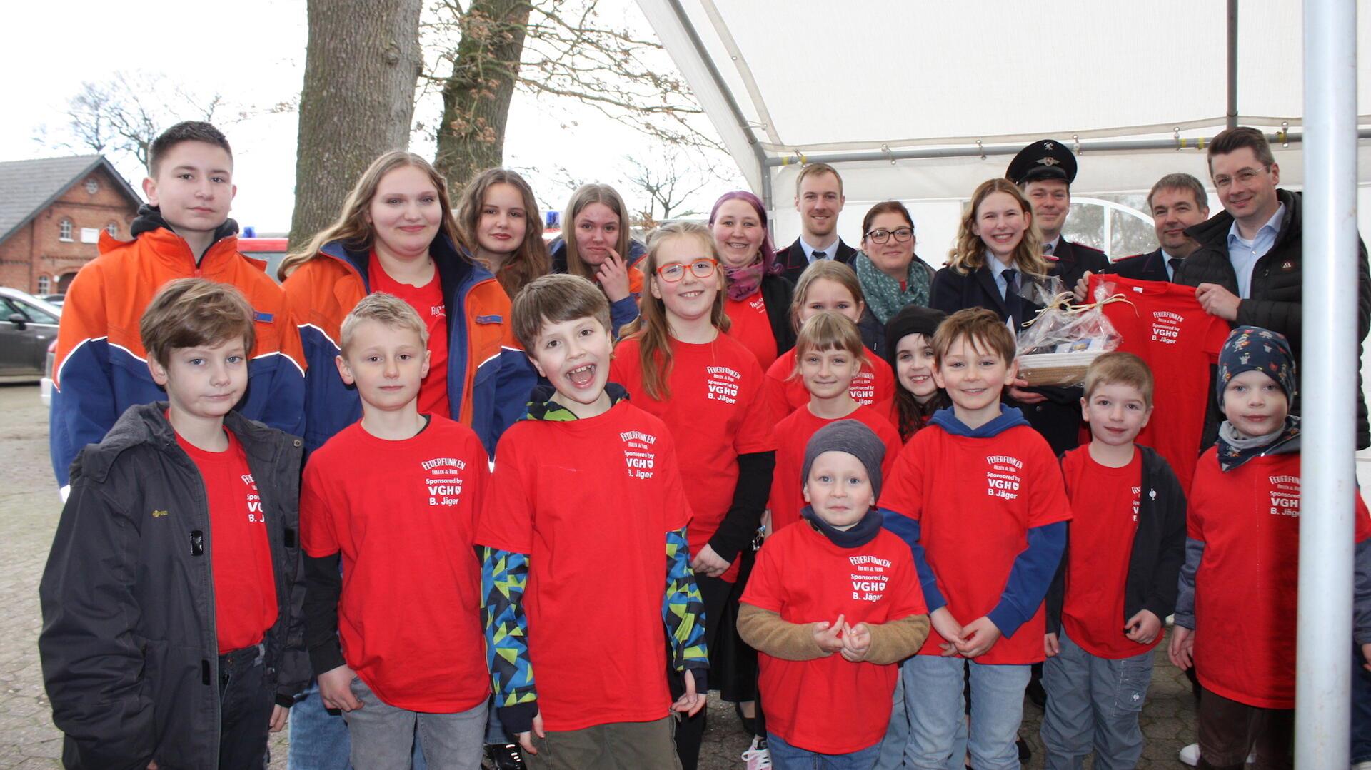 Die neugegründete Kinderfeuerwehr „Feuerfunken“ der Feuerwehren in Hollen und Heise.