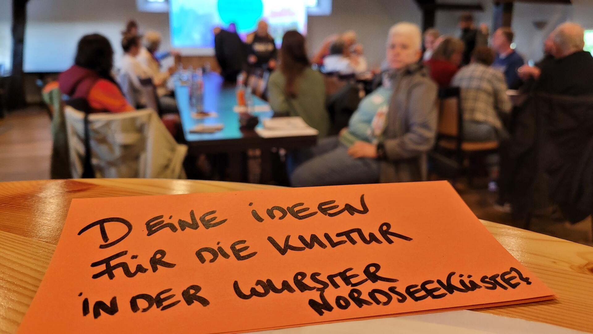 Die noch junge "Kulturrunde" der Gemeinde Wurster Nordseeküste ist im Alten Pastorenhaus in Misselwarden auf breite Resonanz gestoßen - bei Kulturschaffenden genauso wie bei Kulturvermittlern.