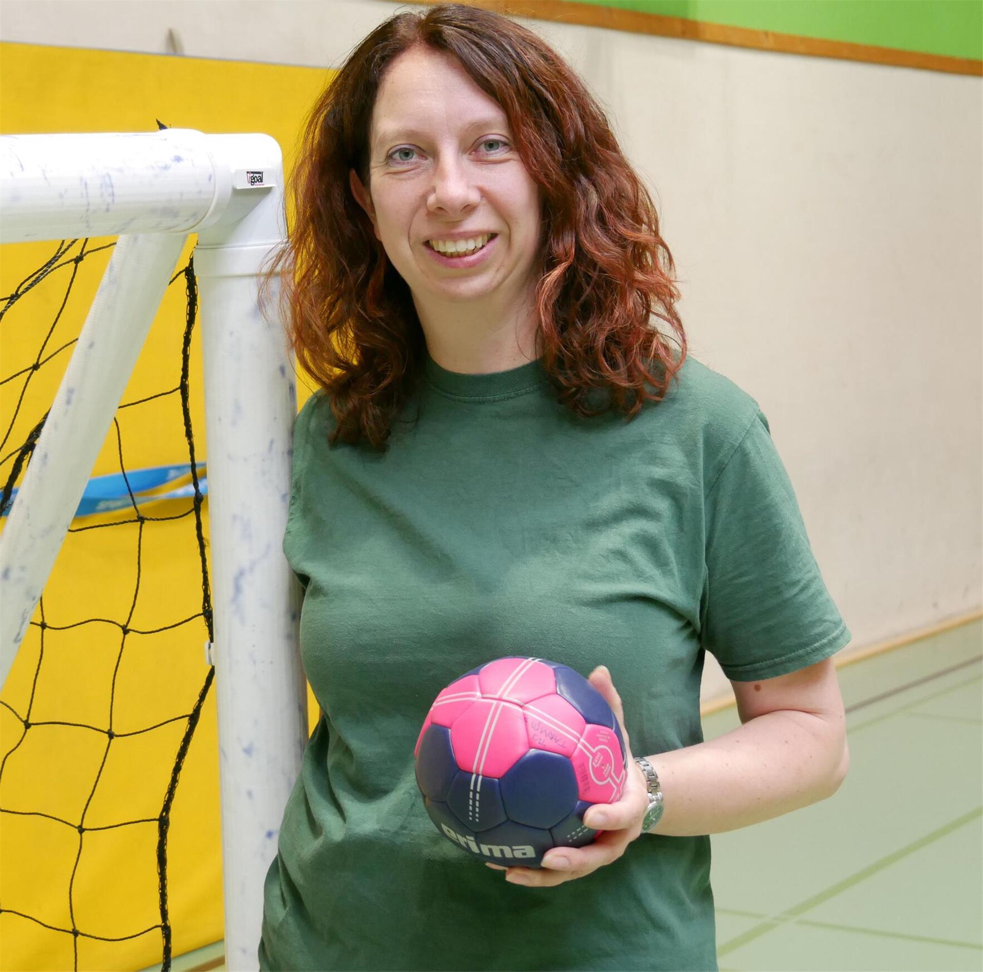 Die zweifache Mutter Ellen Resech kommt vom Handball nicht los. Jetzt will sie das „Five-a-Side" ausprobieren. Ein kontaktarmes Spiel für Jung und Alt.