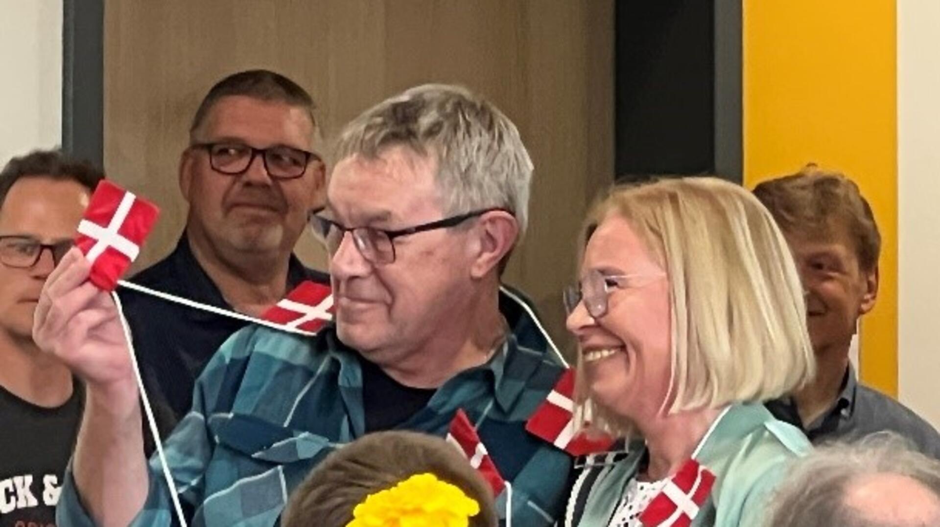 Dieter Padurs Vorliebe für das Urlaubsland Dänemark, deren Bewohner zu den glücklichsten Menschen zählen sollen, wurde auch von dem Personalrat hervorgehoben, der ihm im Namen des Kollegiums zum Abschied einen Betrag zur Ferienkasse für den anstehenden Urlaub überreichte. 