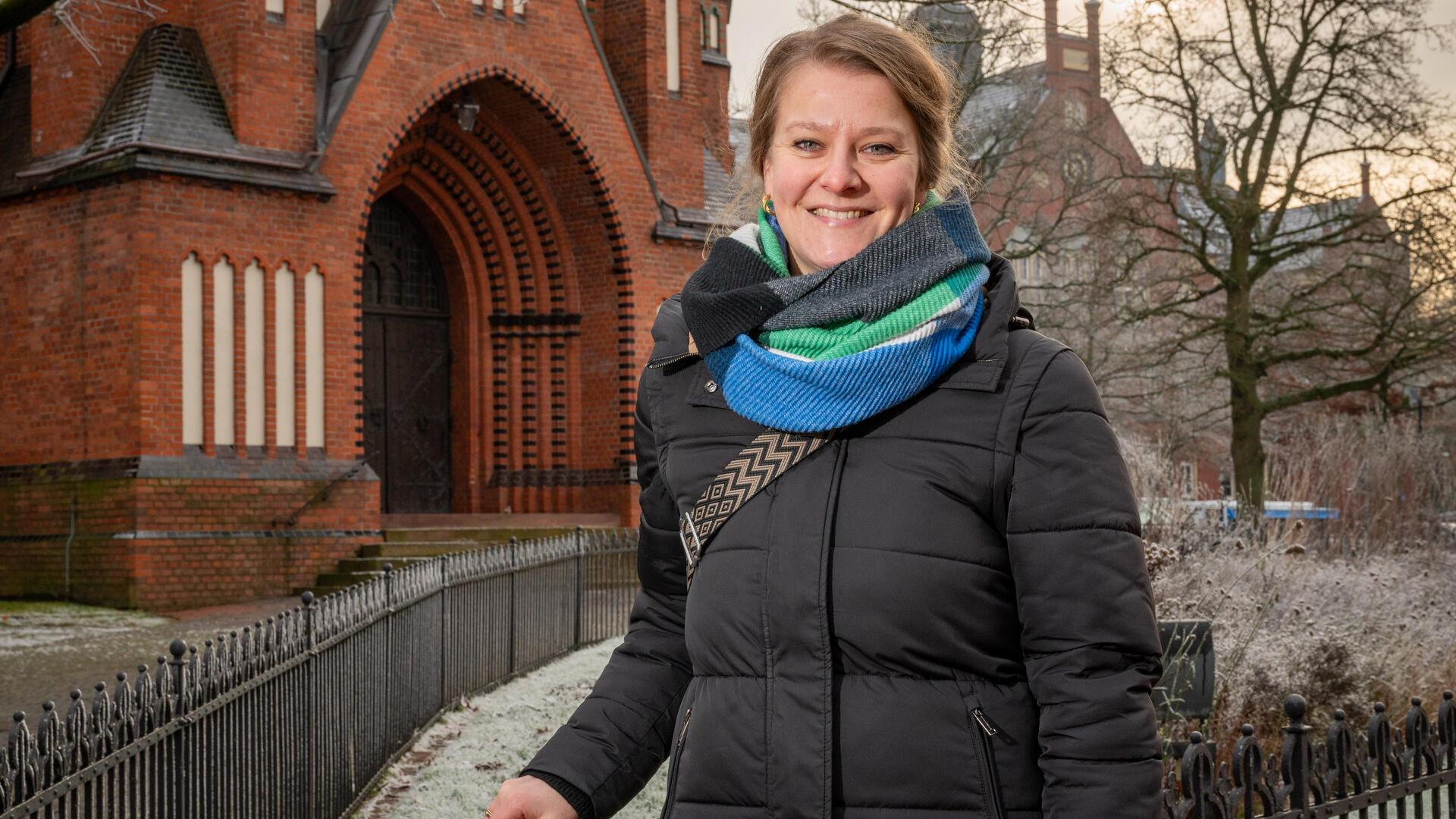Dr. Lena Reichelt aus Bremen ist neue Leiterin der Kulturkirche Bremerhaven: In und rings um die Pauluskirche an der Hafenstraße organisiert und gestaltet sie mit internationalen Künstlern spannende Projekte für Menschen jedes Alters und jeder Lebenssituation.