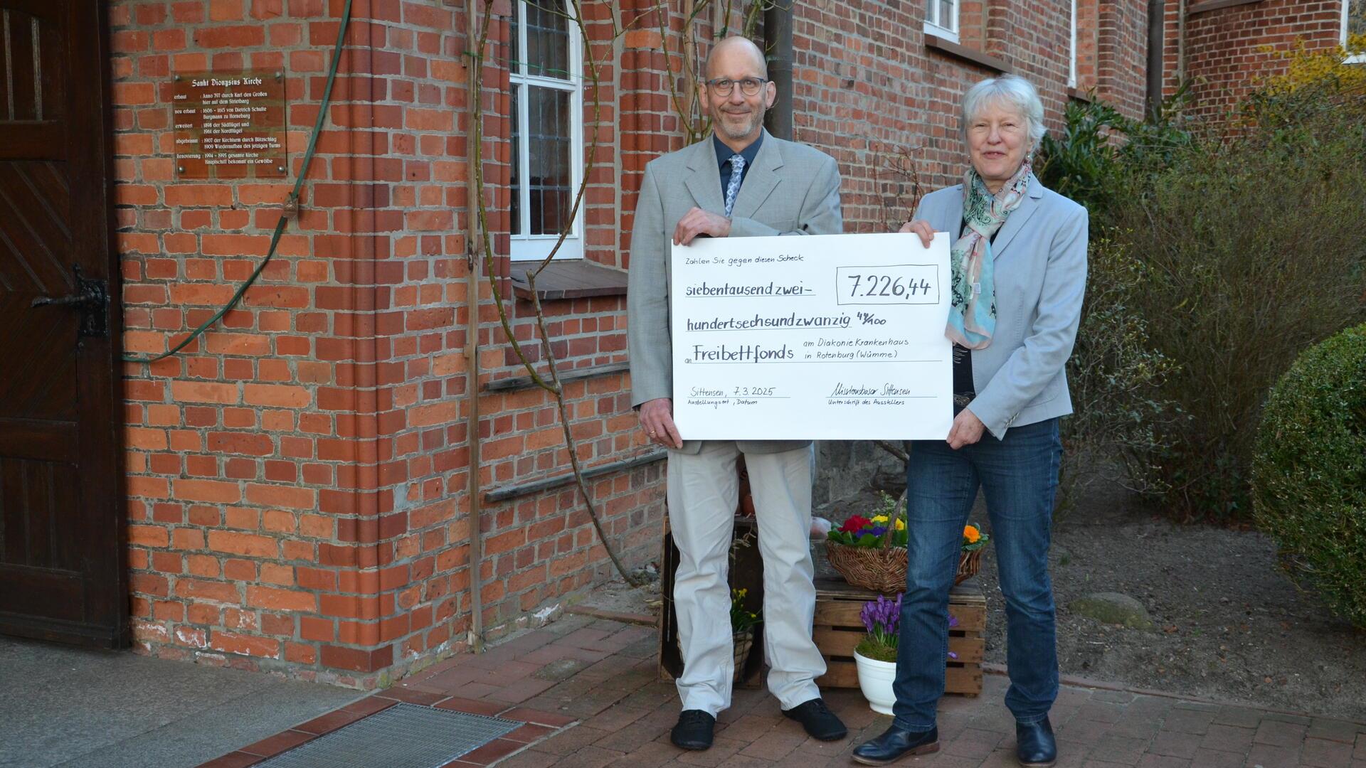 Dr. med. Friedrich- Wilhelm Caliebe engagiert sich beim Freibettfonds des Rotenburger Diakonieklinikums. Brigitte Burkardt organisiert maßgeblich den Adventsbasar der St. Dionysius-Gemeinde in Sittensen.