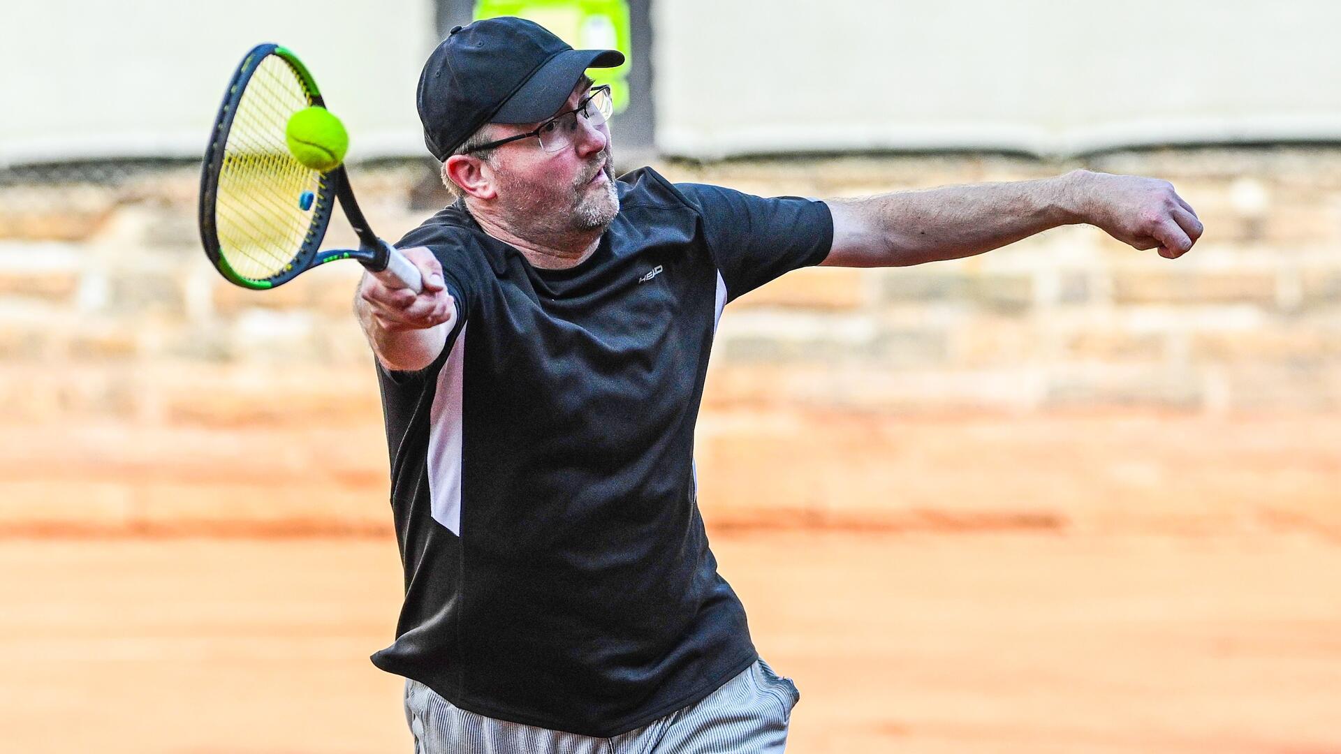 Eike Kohlmetz-Jebram gewann sein Einzel und mit den Bremervörder Herren 50 die letzte Saisonpartie der Verbandsliga.