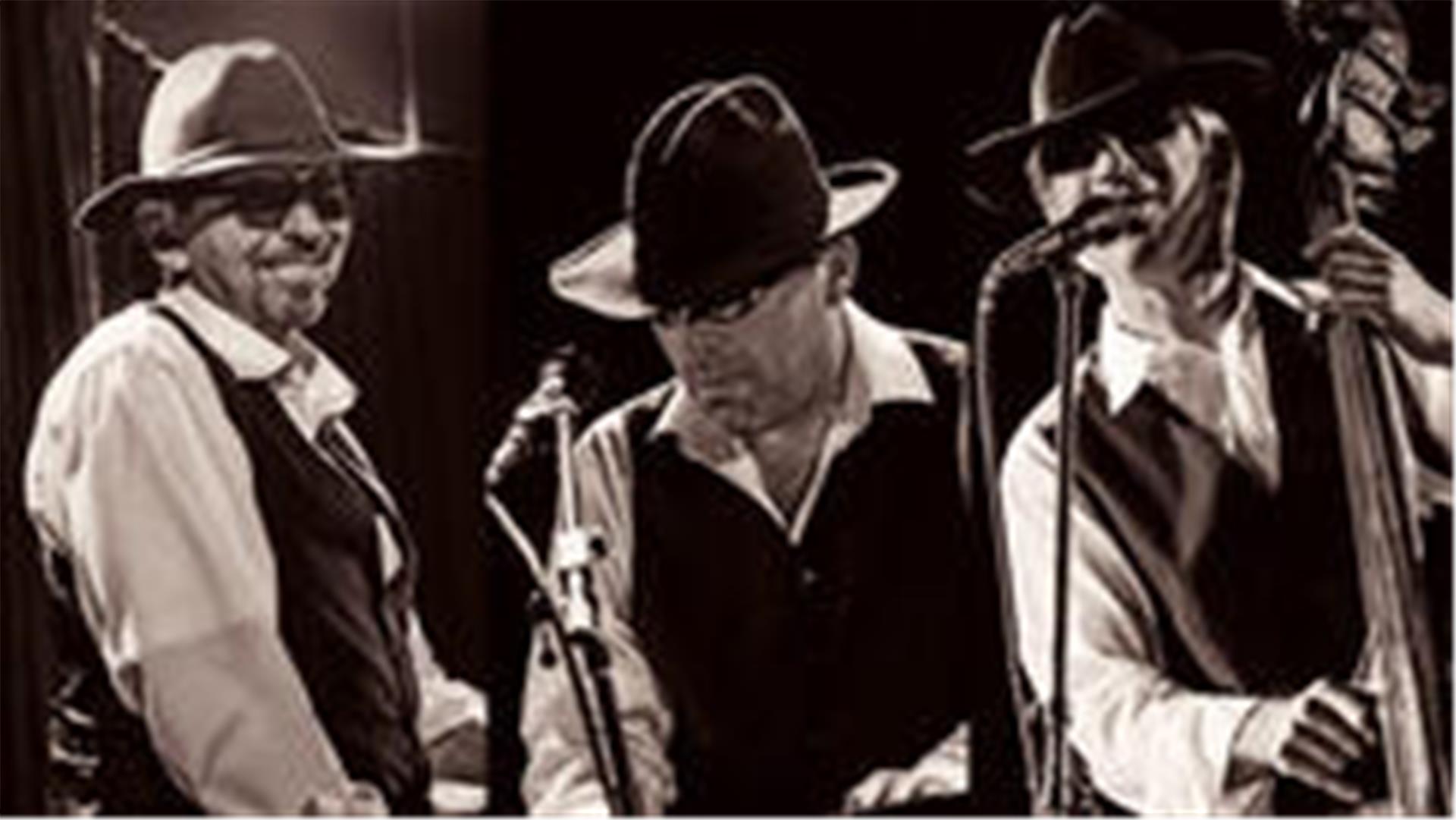 "Ein Besuch ist swingend erforderlich", kalauern die Jungs vom Trio Triplepack Swing Trio.