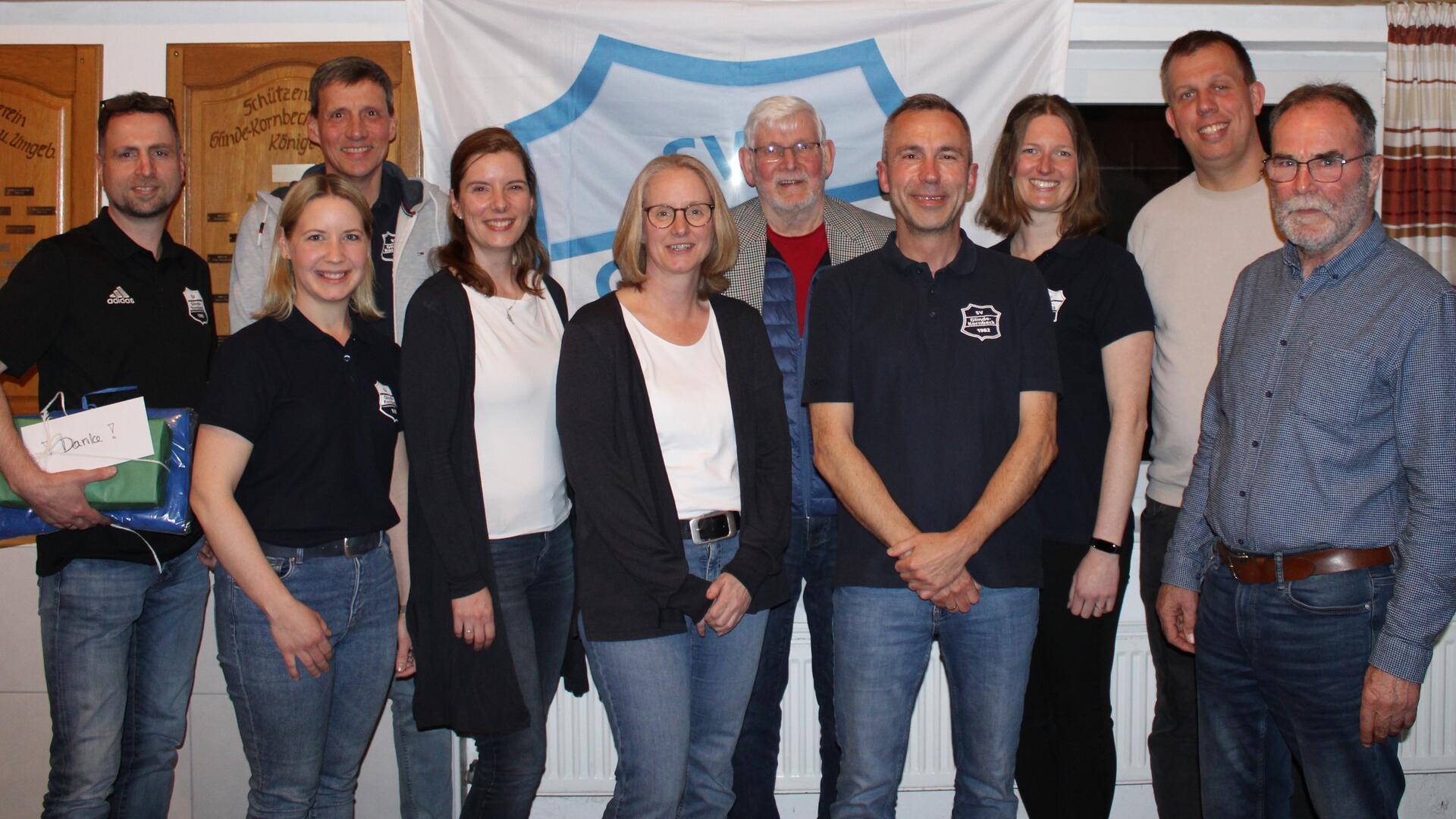 Ein Teil der gewählten und geehrten Mitglieder des SV Glinde: Thomas Ropers (von links), Sarah Mangels, Matthias Duhme, Grietje Schriefer, Birte Antons, Andreas Vankan, Nils Bönnighausen, Katrin Schröder, Sebastian Schröder und Gerd Stabel.