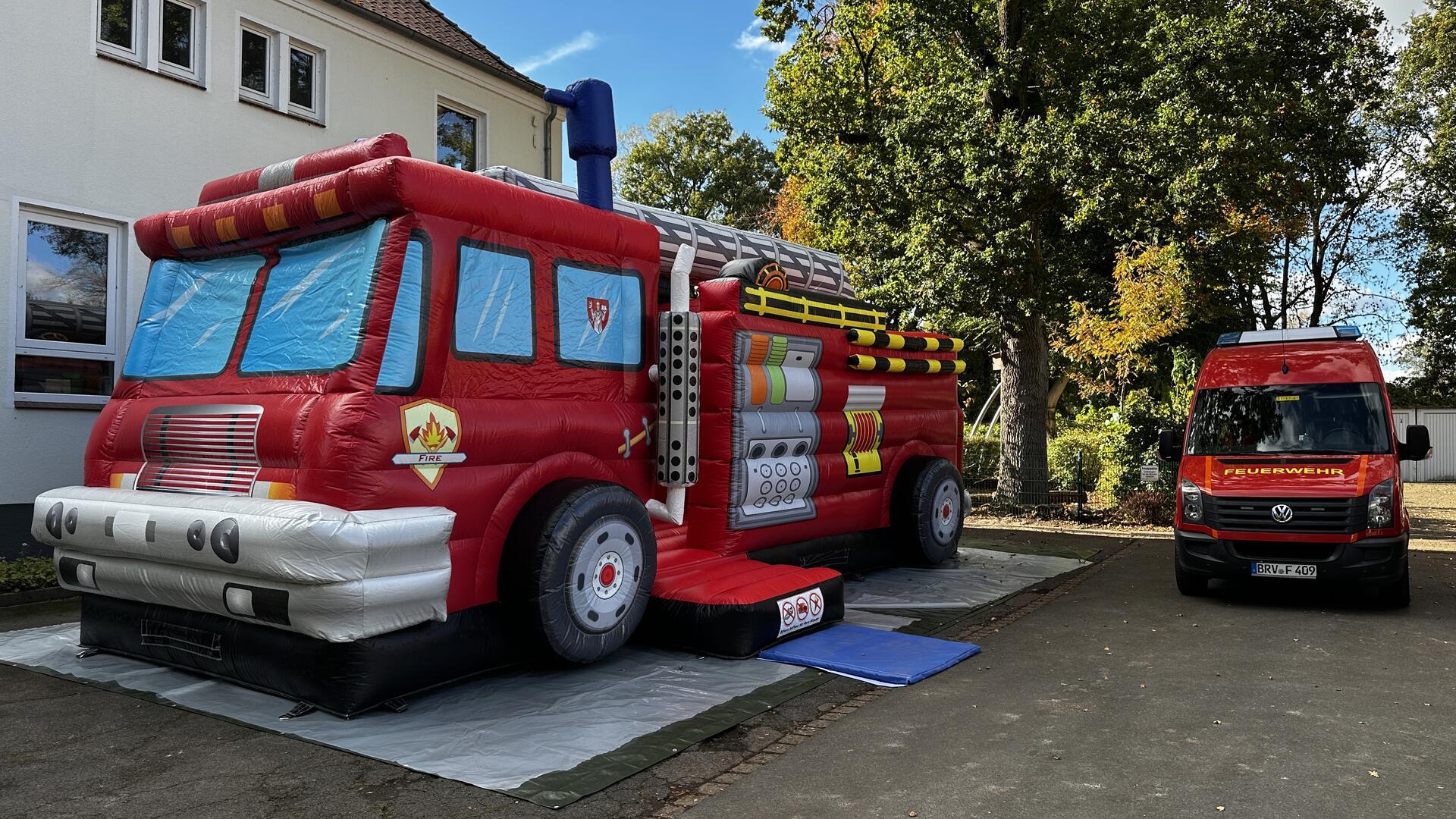 Ein echter Hingucker: die neue Hüpfburg der Stadtfeuerwehr Bremervörde. 