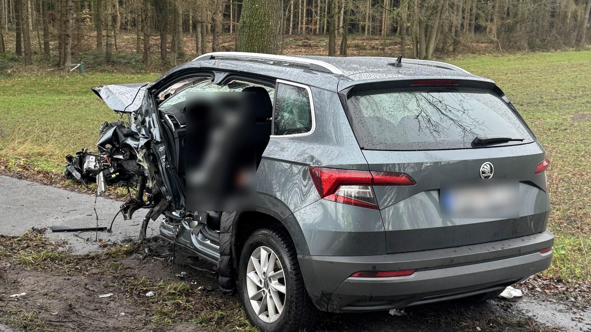 Bei Gyhum: Missglücktes Überholmanöver endet tödlich Ein schwerer Unfall ereignete sich am Donnerstag auf der B71 nahe Gyhum.