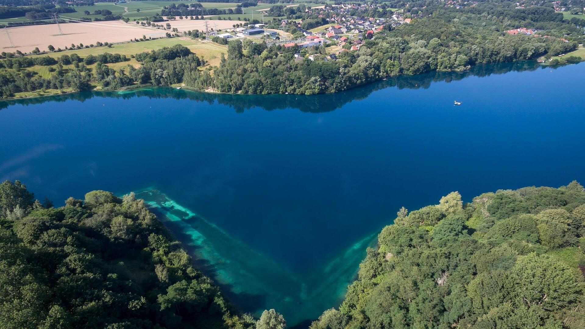 Ein tragischer Unfall erschüttert den Kreidesee in Hemmoor: Ein 34-jähriger Taucher aus den Niederlanden stirbt trotz schneller Hilfe.