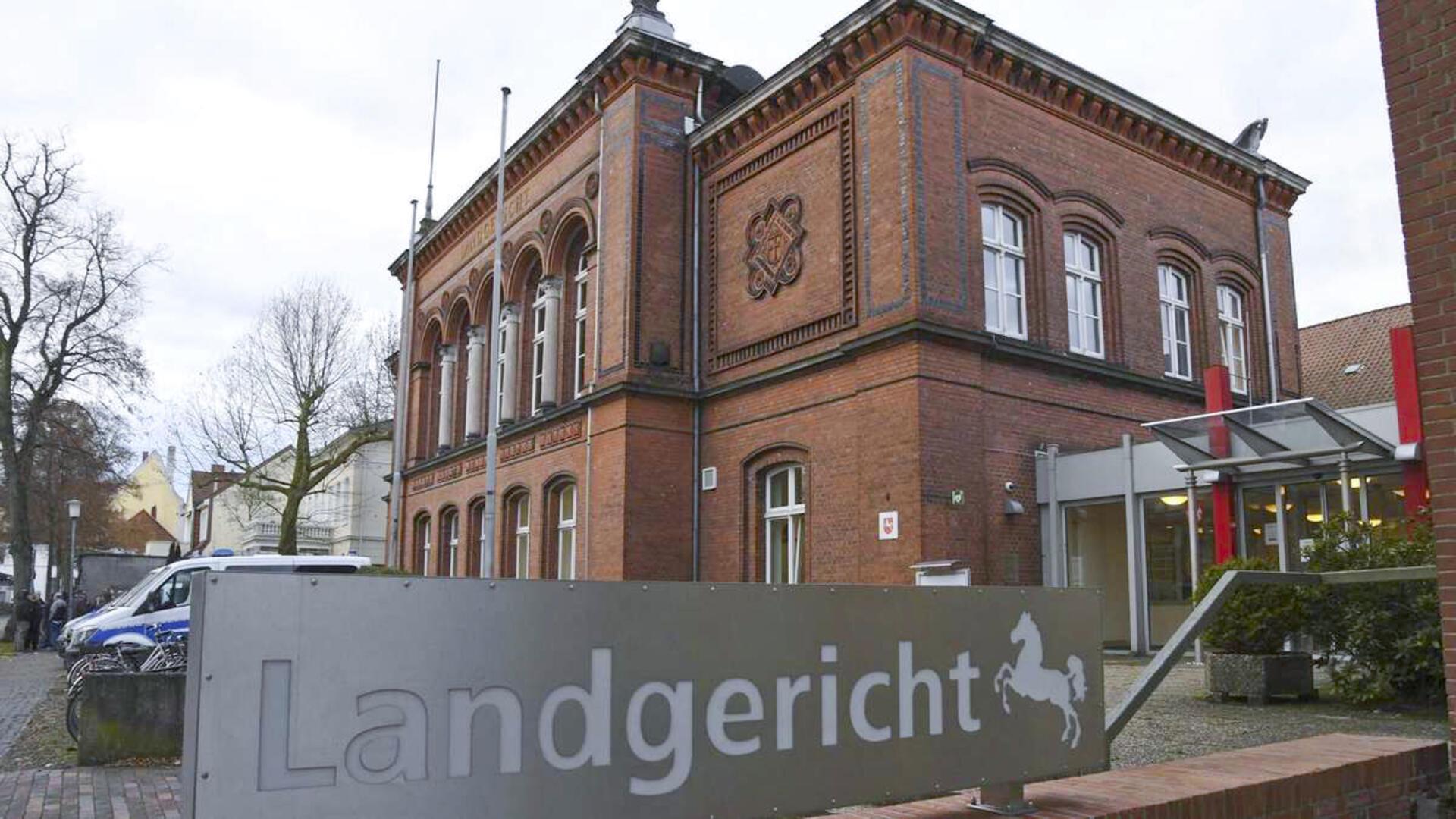 Ein vorbestrafter Sexualstraftäter muss sich wegen Verstoßes gegen Weisungen der Führungsaufsicht vor dem Landgericht Verden verantworten. 