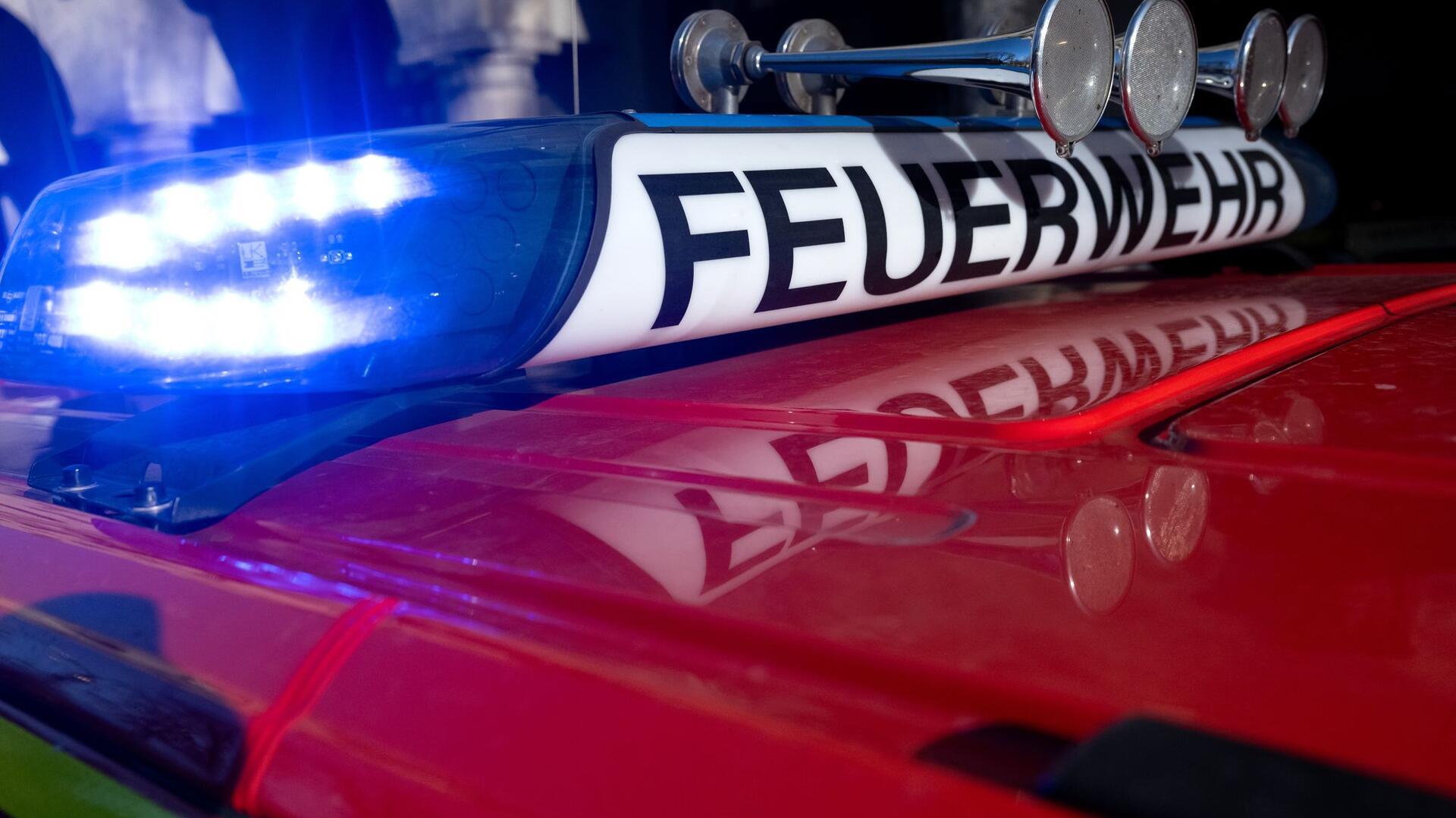  Ein CO-Melder hat in einer Wohnung in Bremerhaven Alarm ausgelöst. Die Feuerwehr brachte sechs Personen in Sicherheit – zwei mussten ins Krankenhaus.