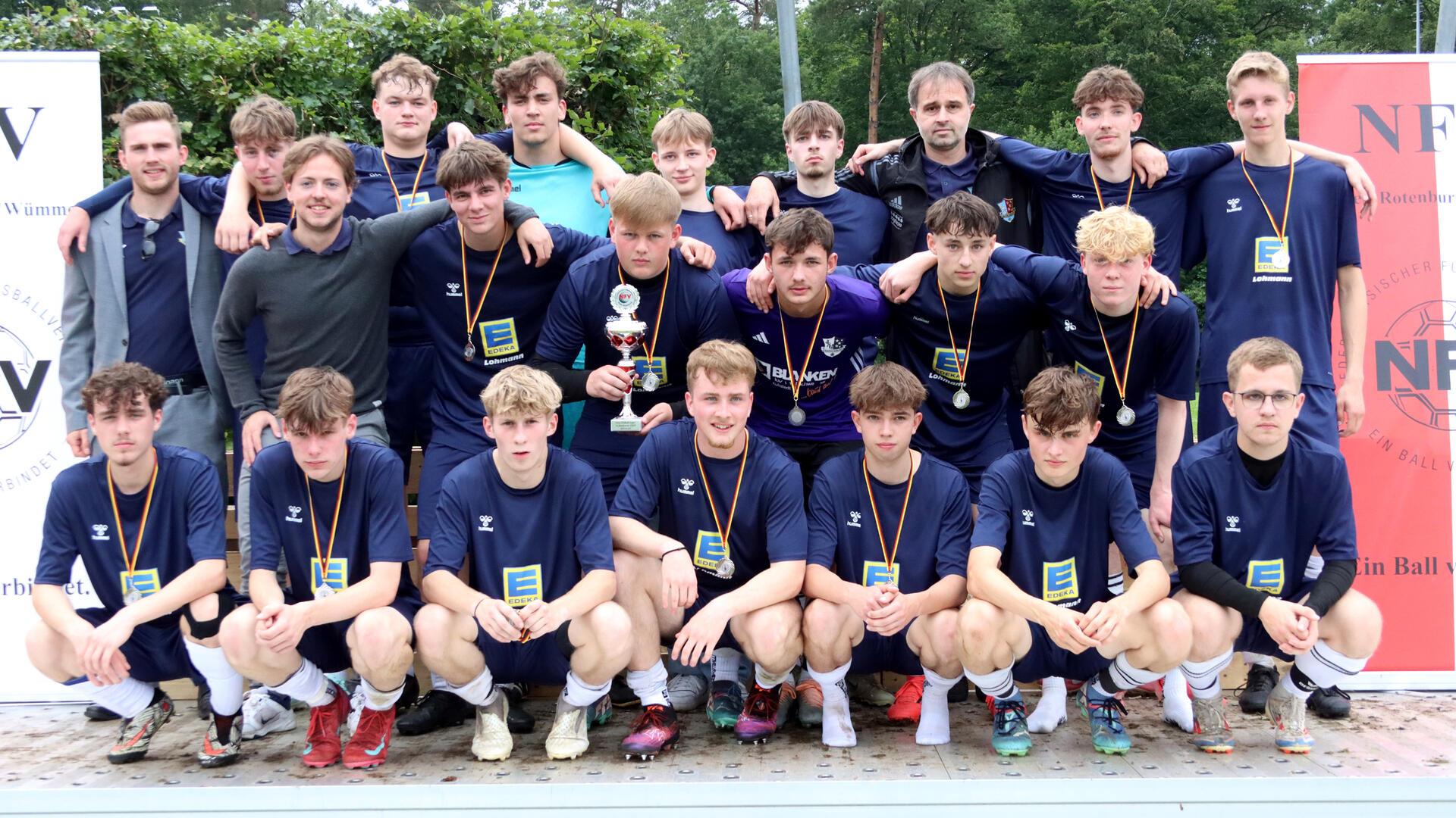 Enttäuschte Gesichter der U 19 der JSG Gnarrenburg: Der Nachwuchs holte in der Liga souverän den Meistertitel, blieb im Kreispokal-Finale jedoch blass.