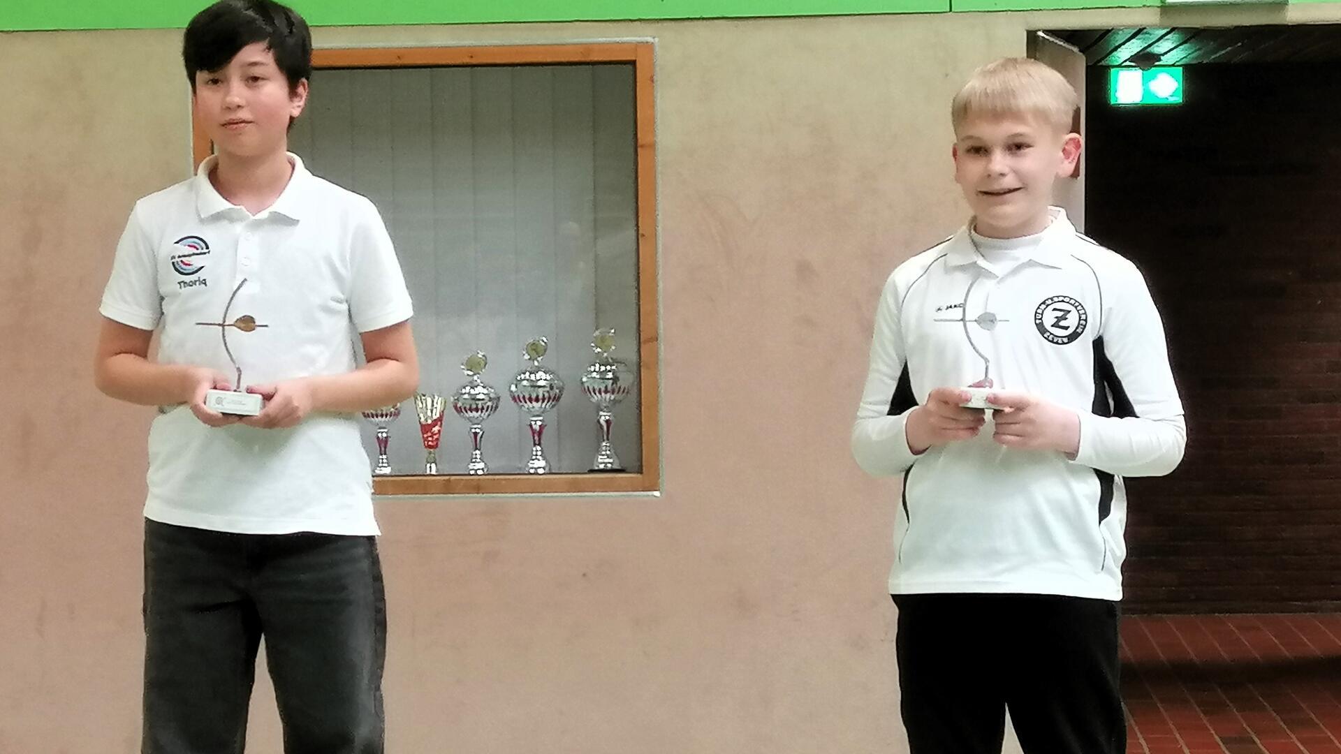 Erfolgreiche Nachwuchssportler (von links): Thoriq Viohl (SV Adolphsdorf) und Michel von Bursy (TuS Zeven).