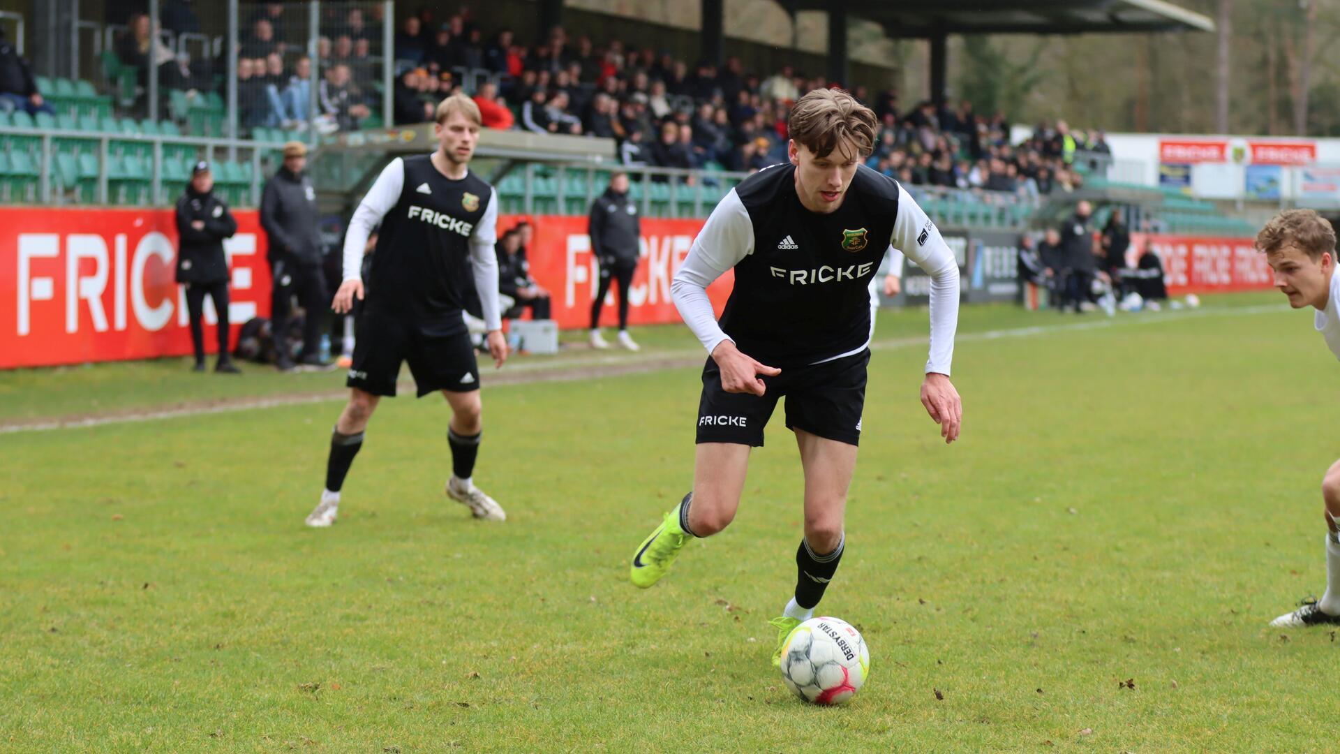 Erik Köhler machte in der ersten Halbzeit ein starkes Spiel auf der rechten Angriffsseite des Heeslinger SC.