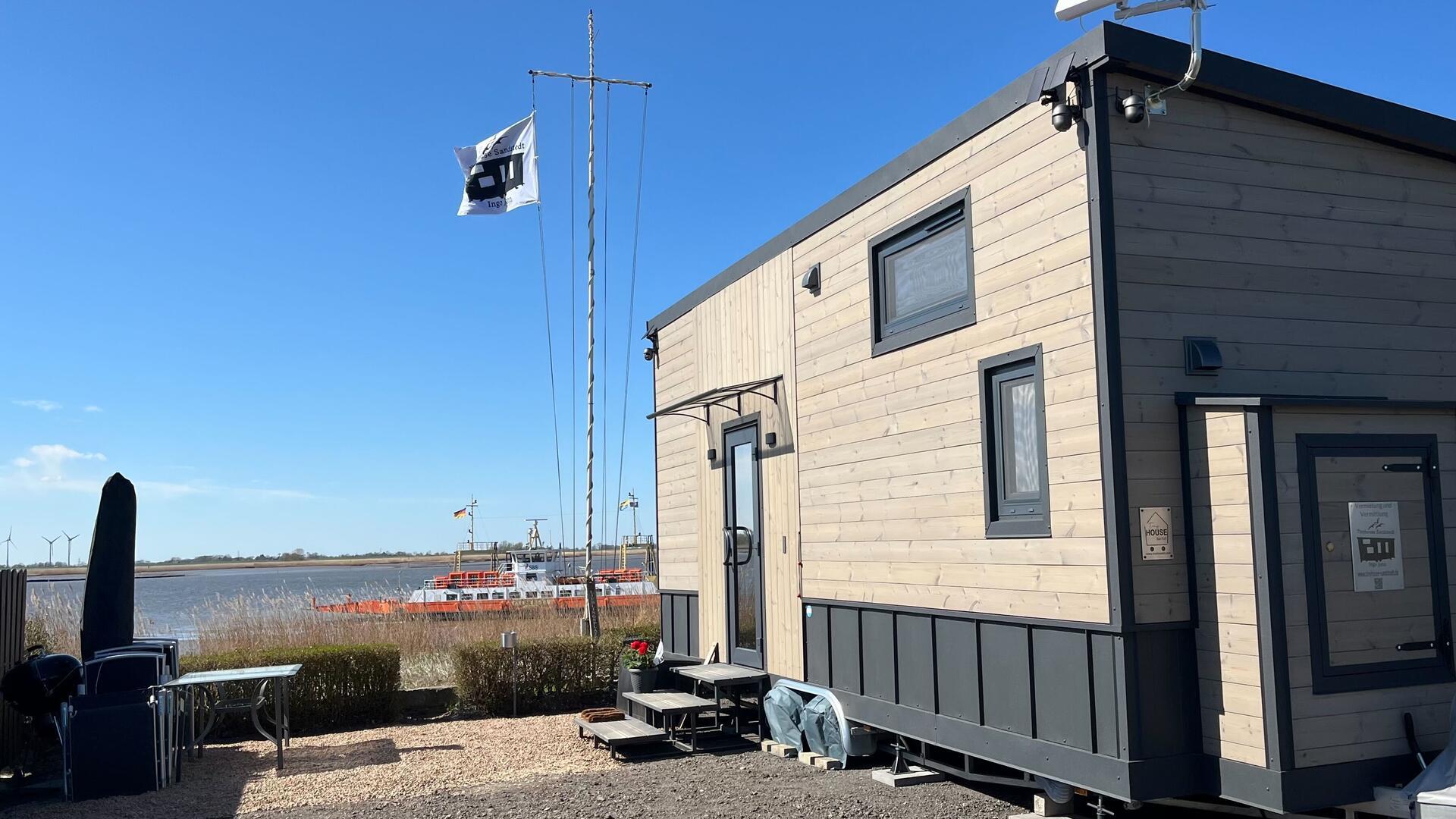 Neue Tiny Houses entstehen auf dem Campingplatz Weserhenne in Sandstedt direkt am Fähranleger. 