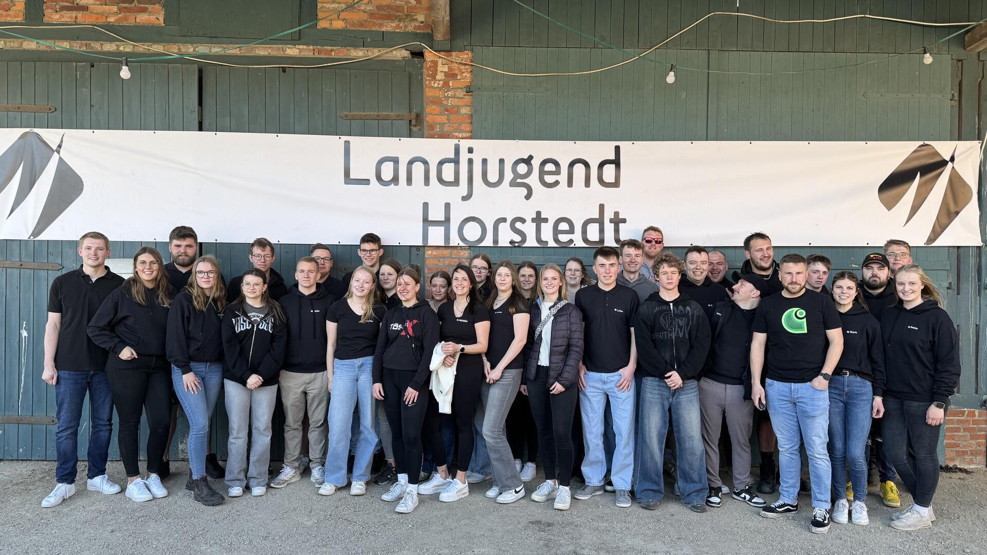 Erwiesen sich zum zehnjährigen Bestehen als gute und engagierte Gastgeber: die Mitglieder der Horstedter Landjugend.
