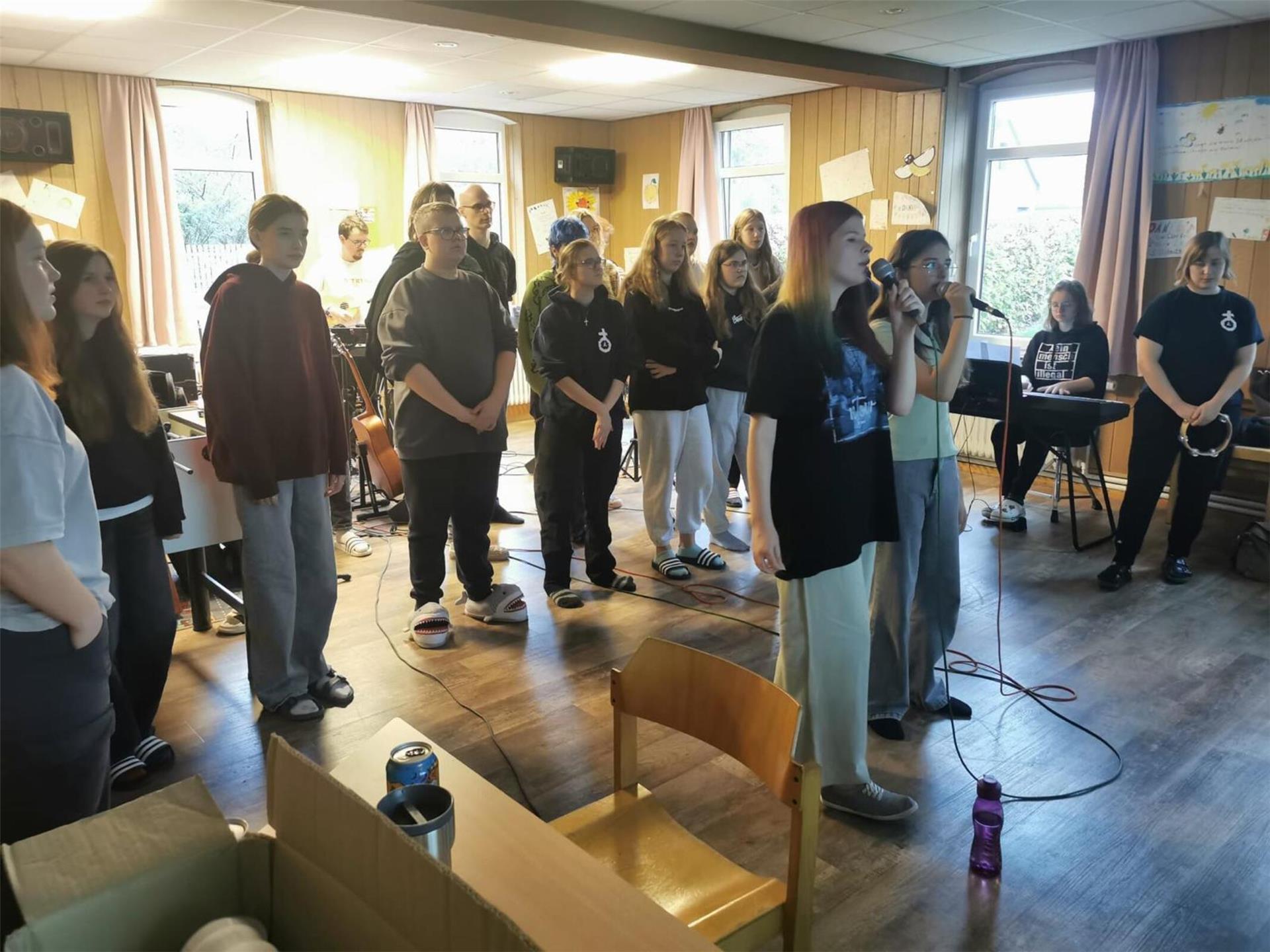 Es geht wieder auf die Bühne: TenSing Tarmstedt bereitet sich auf das nächste Konzert vor. Das Foto zeigt die Jugendlichen während einer Probe im vergangenen Jahr.