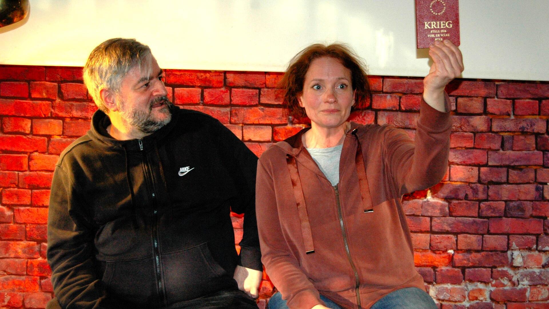 Eva Kammigan und ihr Ehemann Igor Holland-Moritz waren aus Saarbrücken angereist zu Gast in der Offenser Erzähldiele.