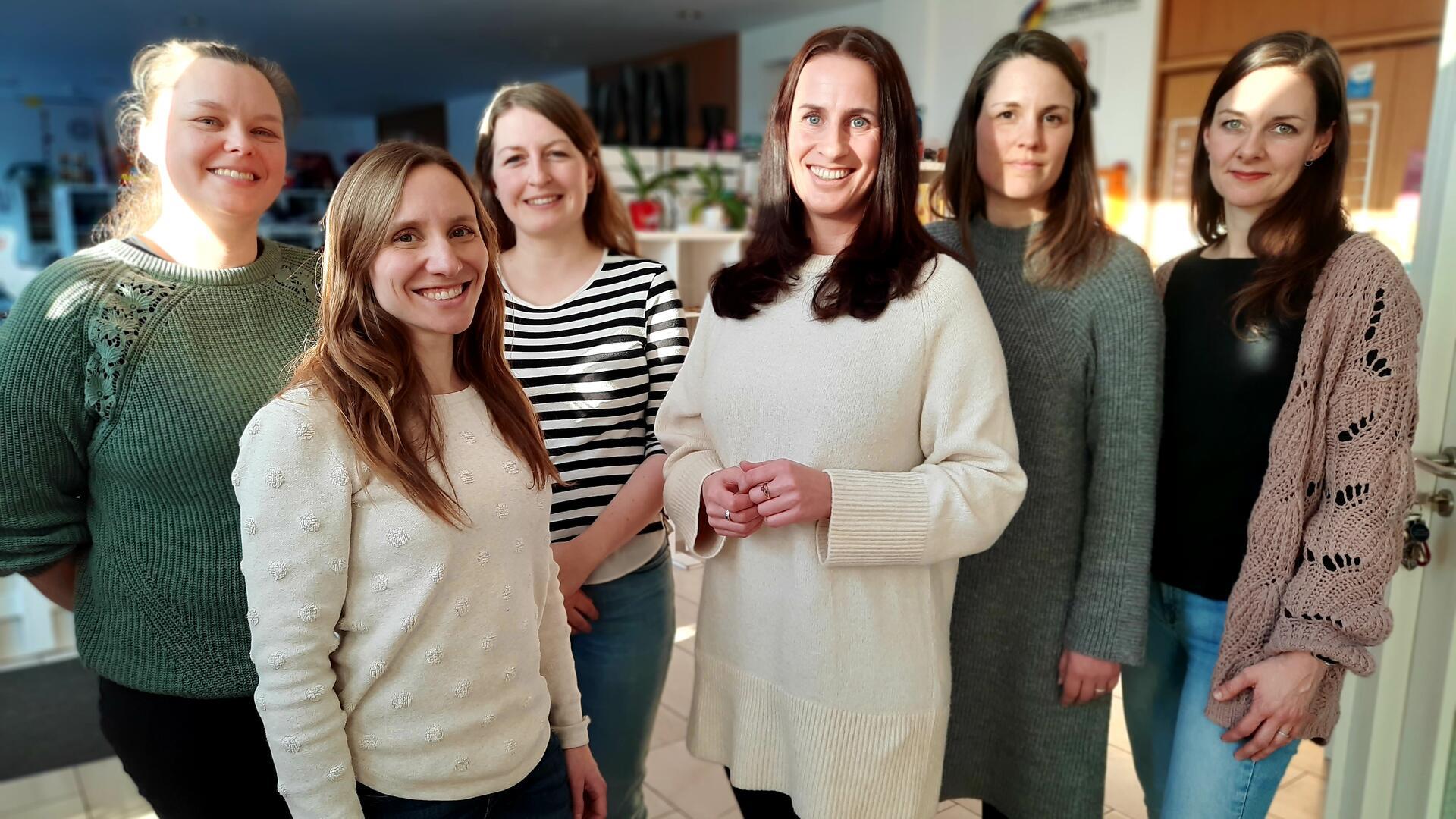 Sechs Frauen freuen sich: Im Landkreis gibt es nun eine Sterneneltern-Gruppe.