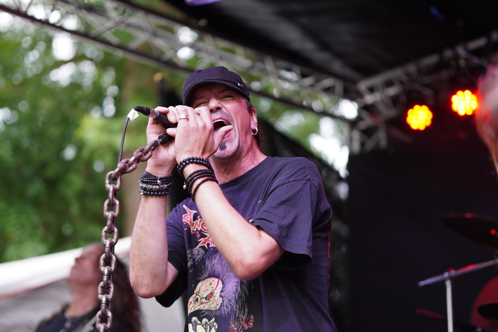 Frontmann Torger von Godsnake gibt Stoff.