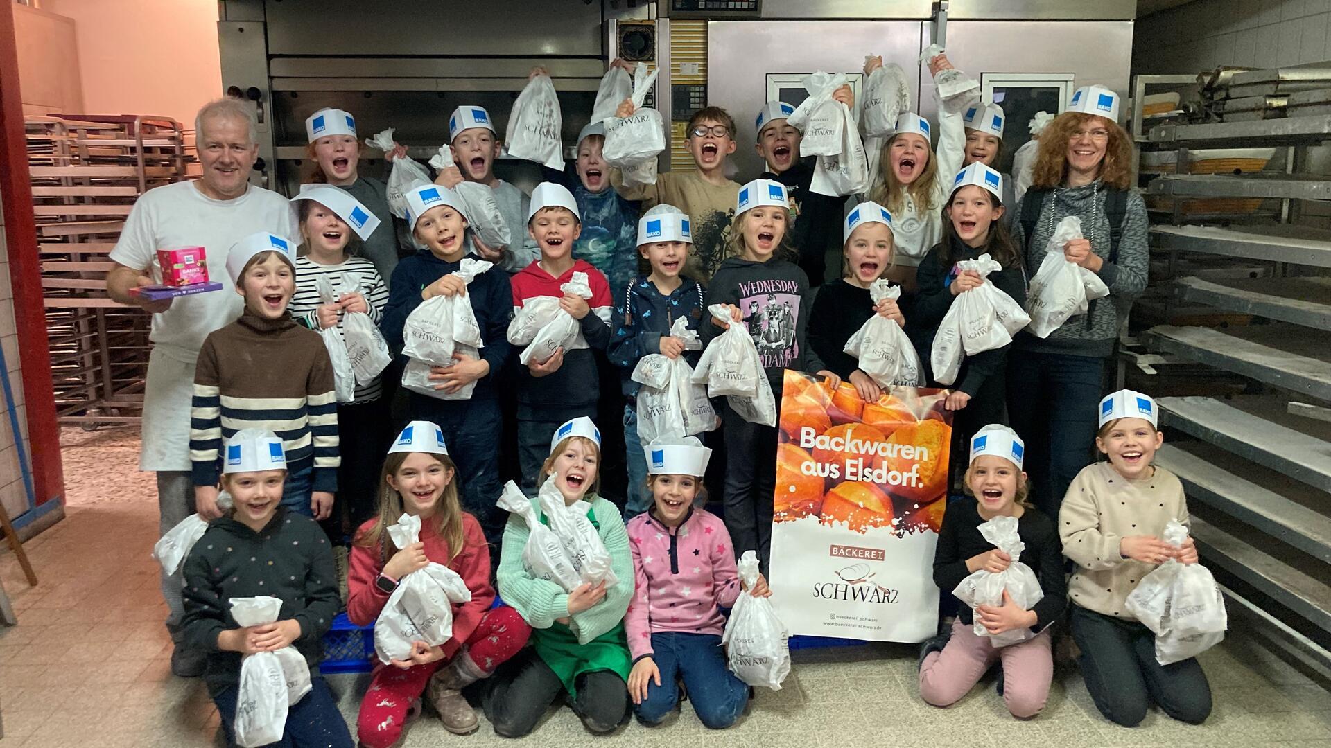 Für die Kinder war der Vormittag in der Bäckerei Schwarz ein besonderes Erlebnis. Inhaber Rolf Schwarz hatte sich viel Zeit für sie genommen.