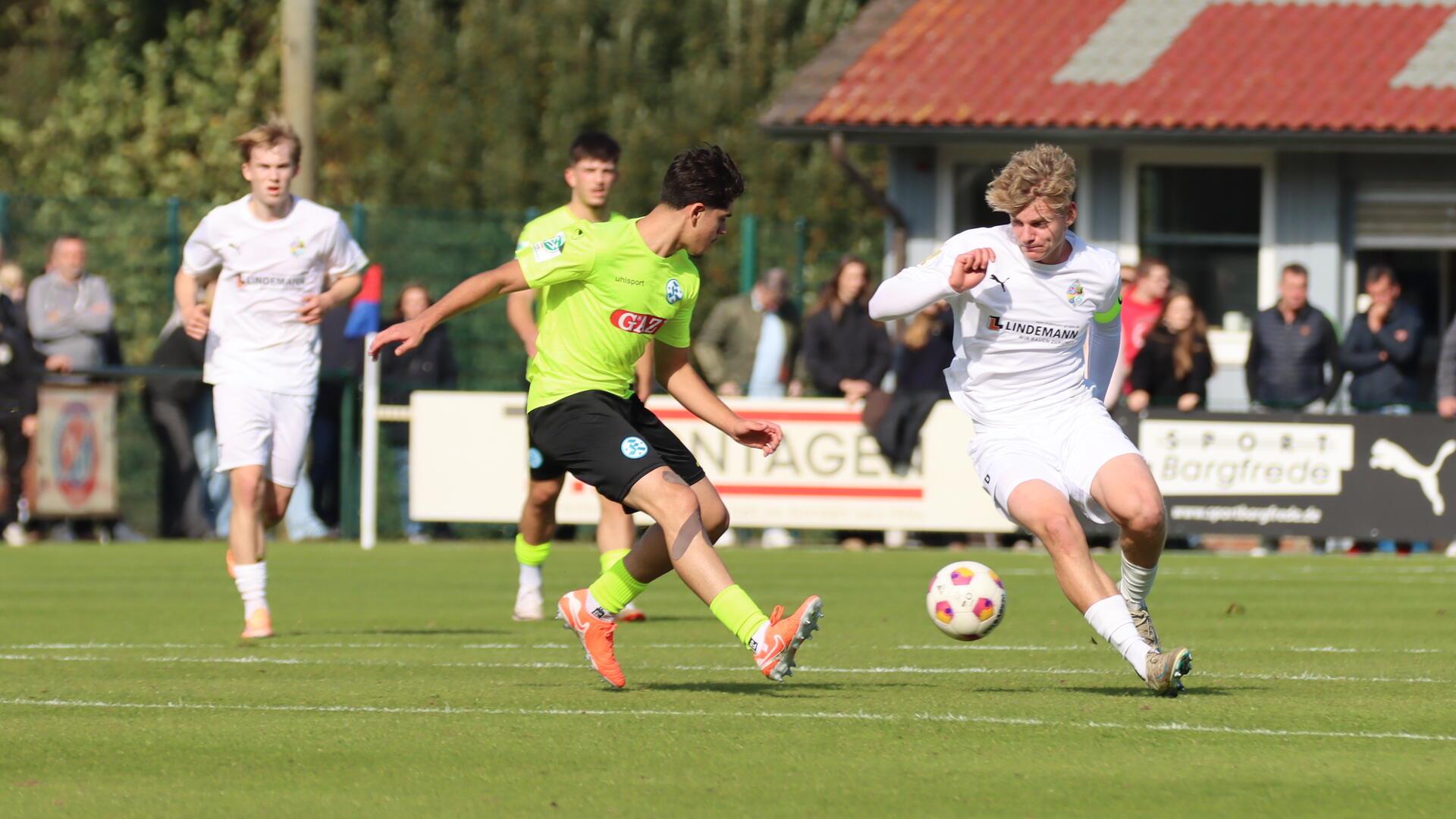 Für die U19 von A/O/B/H/Heeslingen – hier mit Laurens Otten am Ball – waren die Stuttgarter Kickers ein angenehmer Pokalgegner.