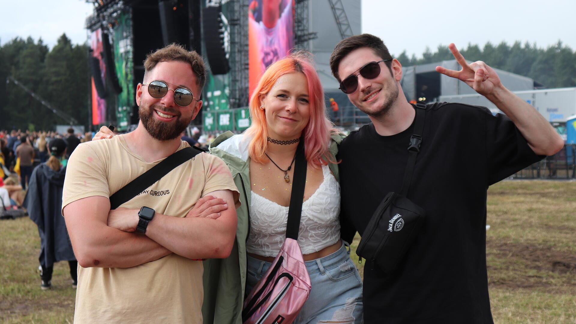 Erst Sonne, dann plötzlich Starkregen und Matsch: Der Hurricane-Freitag in Bildern Für nette Gespräche sind die Festivalbesucher zu haben. Es lohnt sich also, neue Leute kennenzulernen.