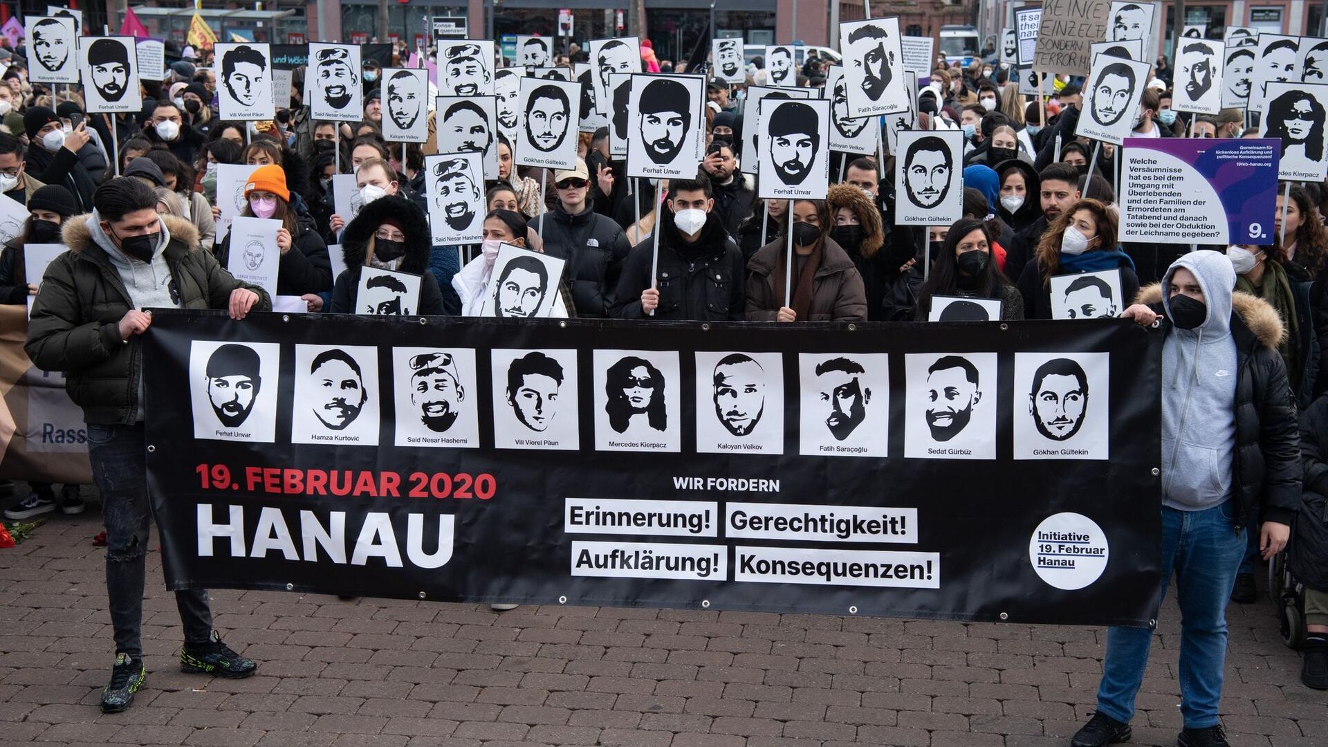 Gedenkveranstaltung auf dem Hanauer Marktplatz im Februar 2022.