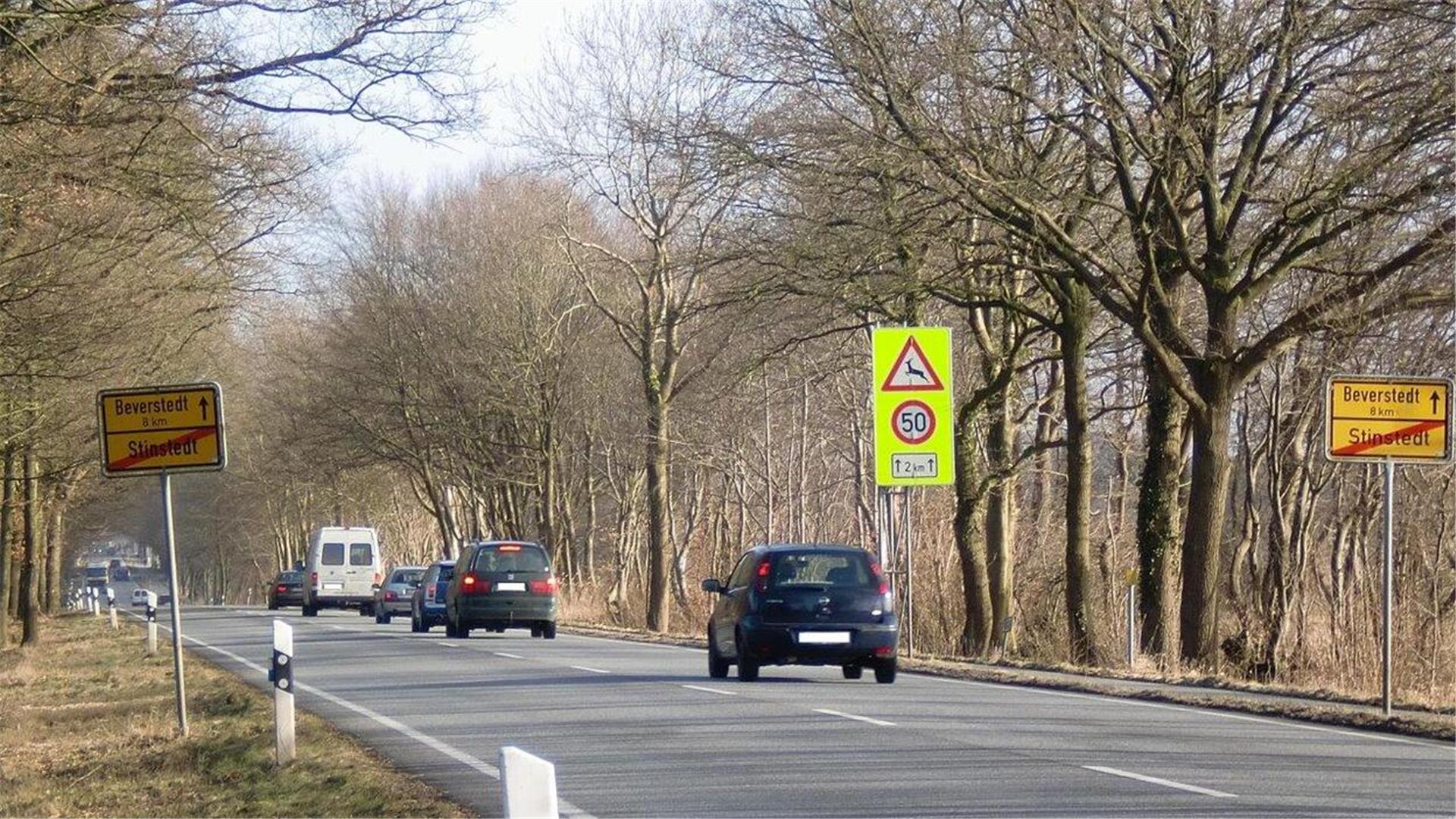 Geschwindigkeitsbegrenzung am Ortsausgang Stinstedt.