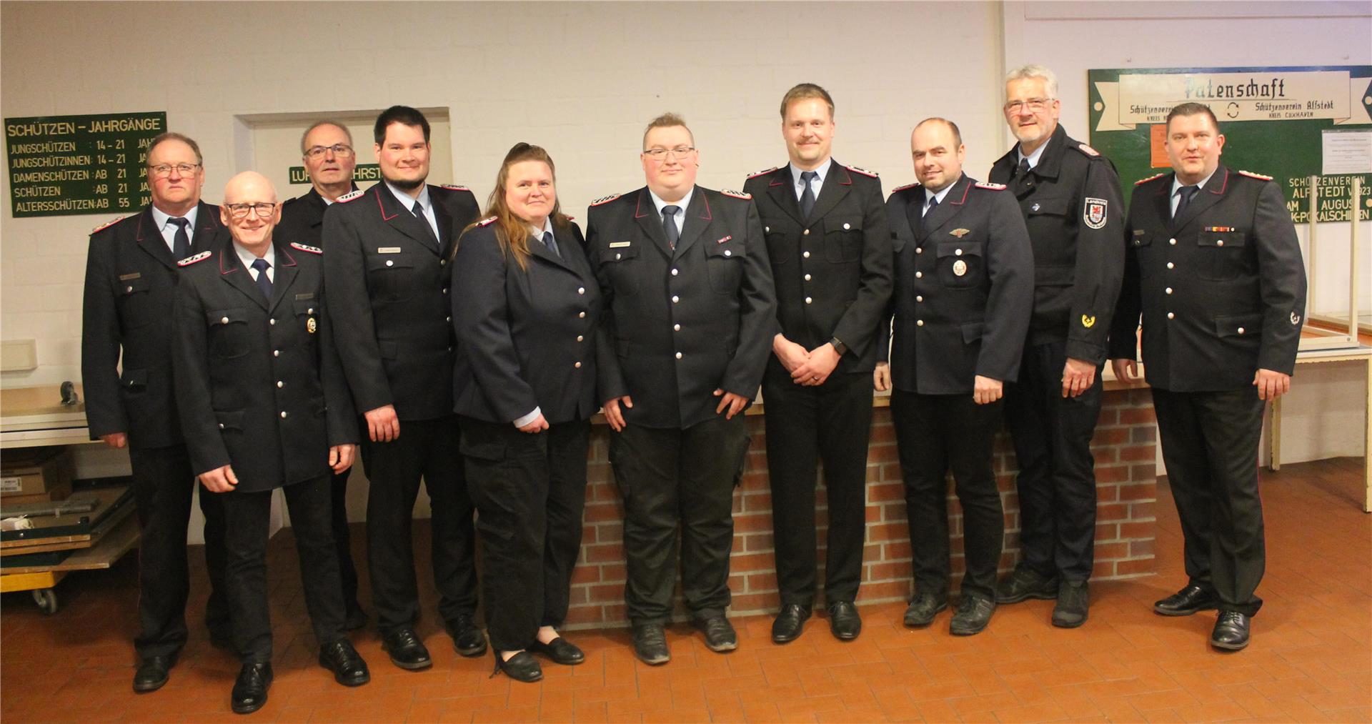 Gewählte und Beförderte der Kommandositzung der Feuerwehr Geestequelle.