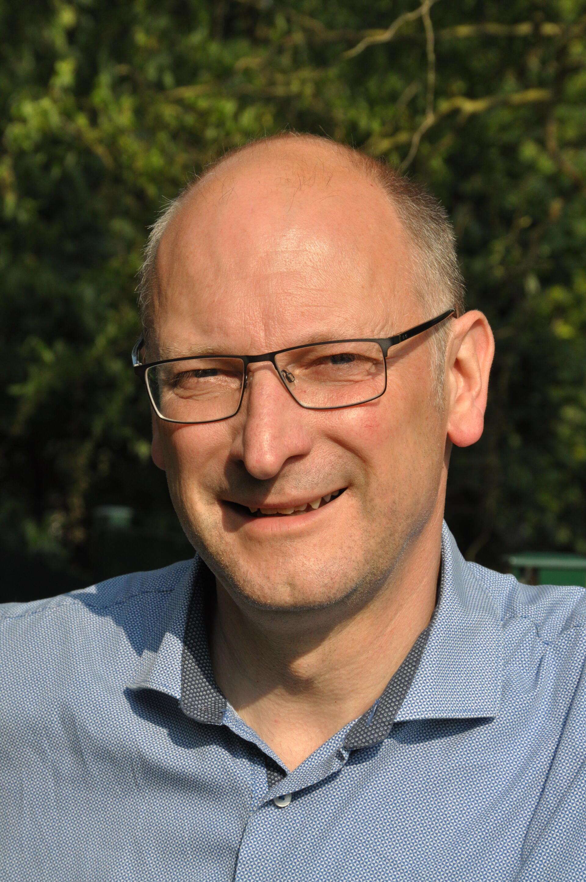 Glinstedts Ortsbürgermeister Detlef Kück ist mit Blick auf das Ende der Kranichschanze mehr als enttäuscht: „Wenn man solch ein Projekt nach Ablauf der Bezuschussung nicht halten kann und über kommunale Hilfe nicht weiterkommt, wäre der Weg über eine Beteiligung der Öffentlichkeit möglich gewesen, aber der einfachste Weg aus Sicht der NABU-Verantwortlichen war nur der Abriss!“