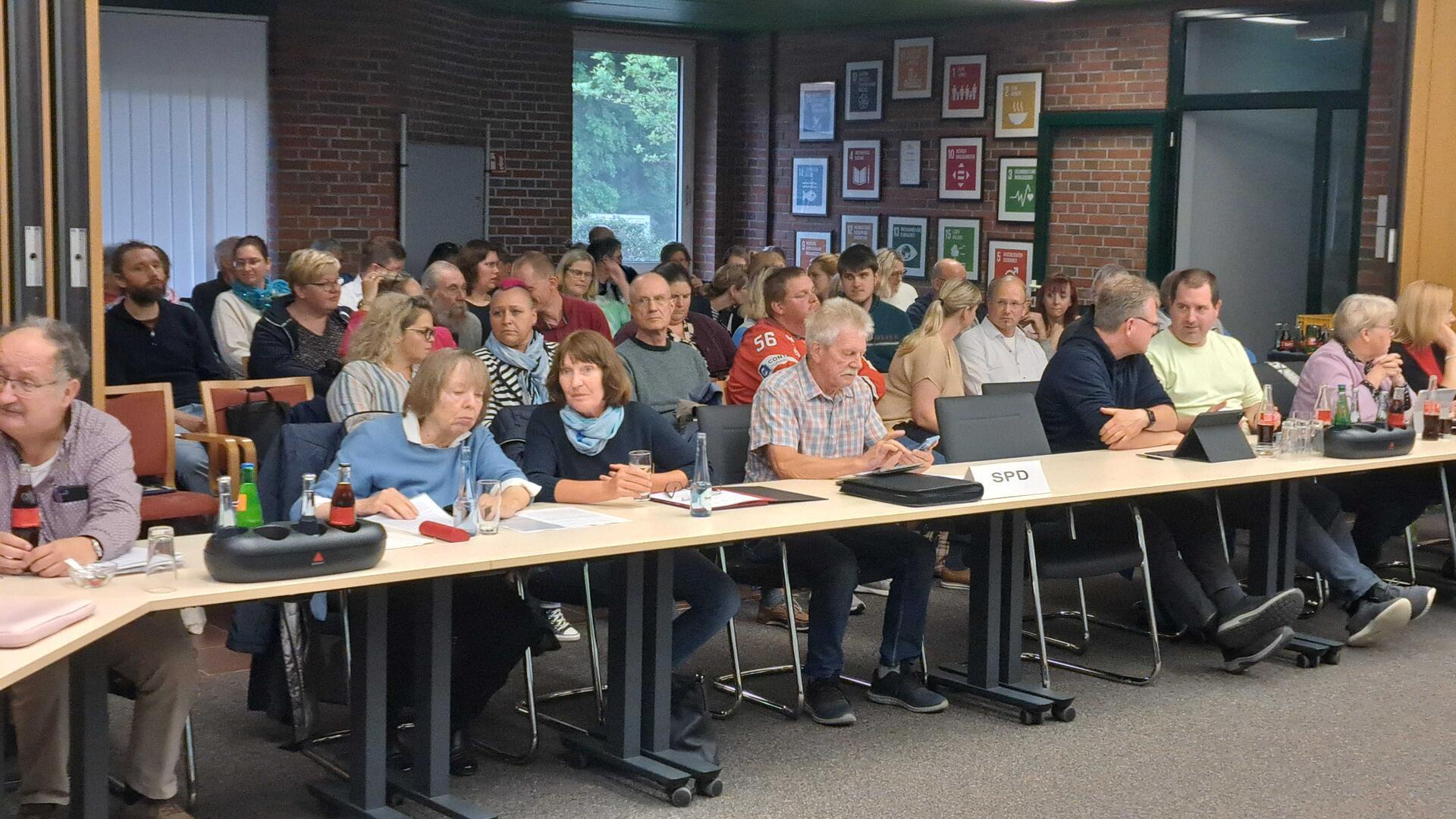 Großes Interesse bei der Ratssitzung in Schiffdorf zur Zukunft der Grundschulen. 