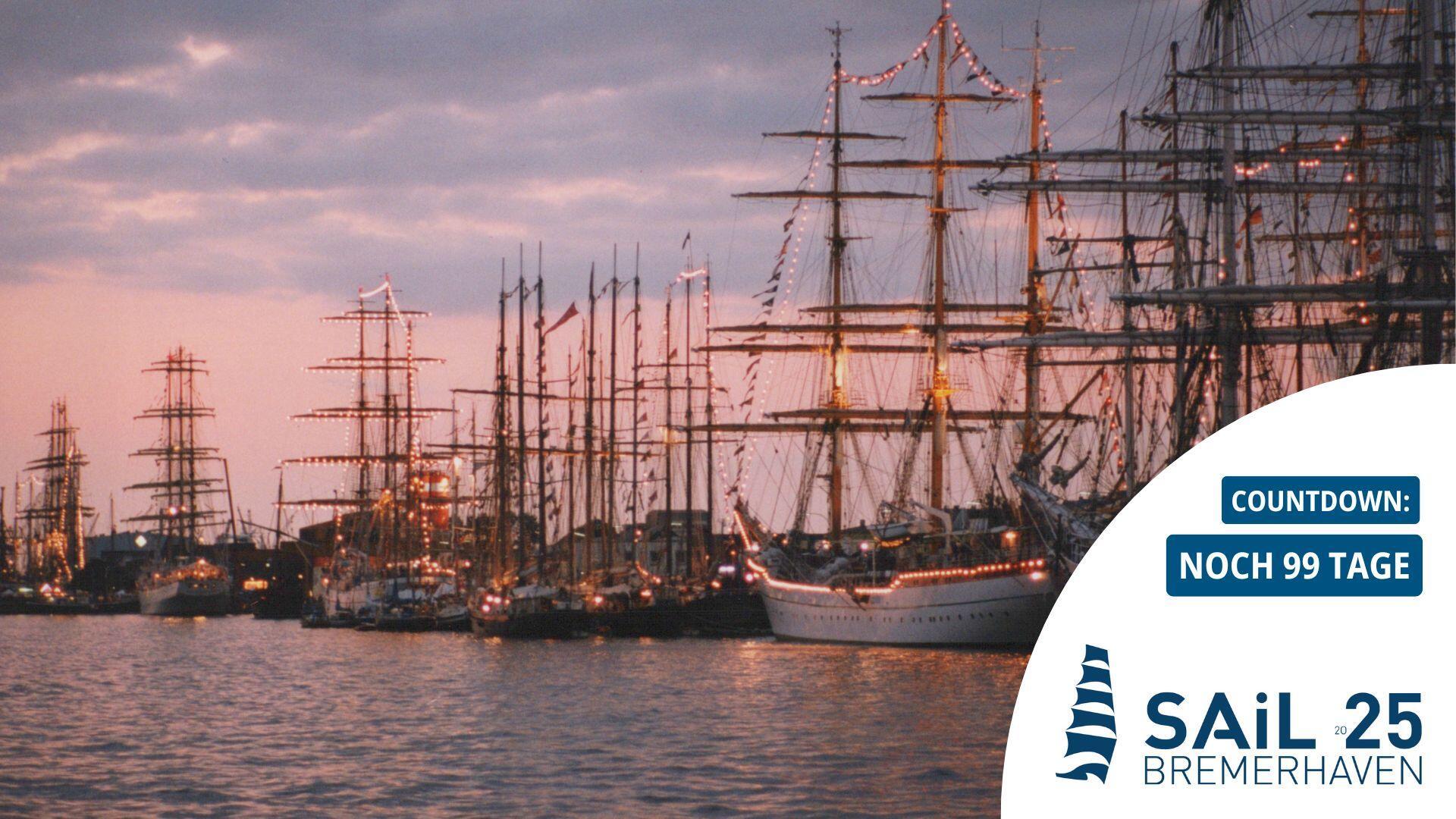 Mehrere große Segelschiffe im Sonnenuntergang 